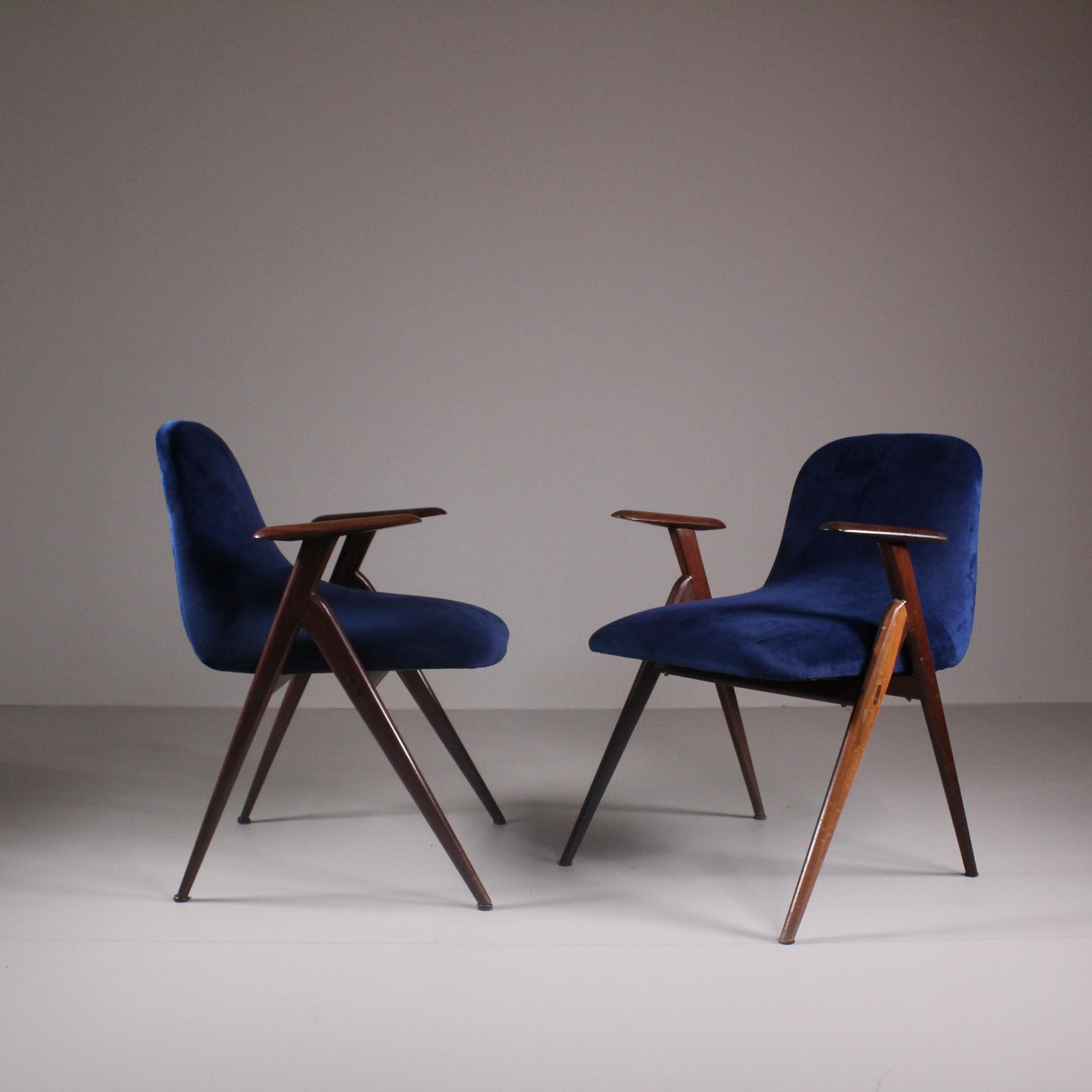 Italian Paire de fauteuils en velours bleu, 1965 en vente