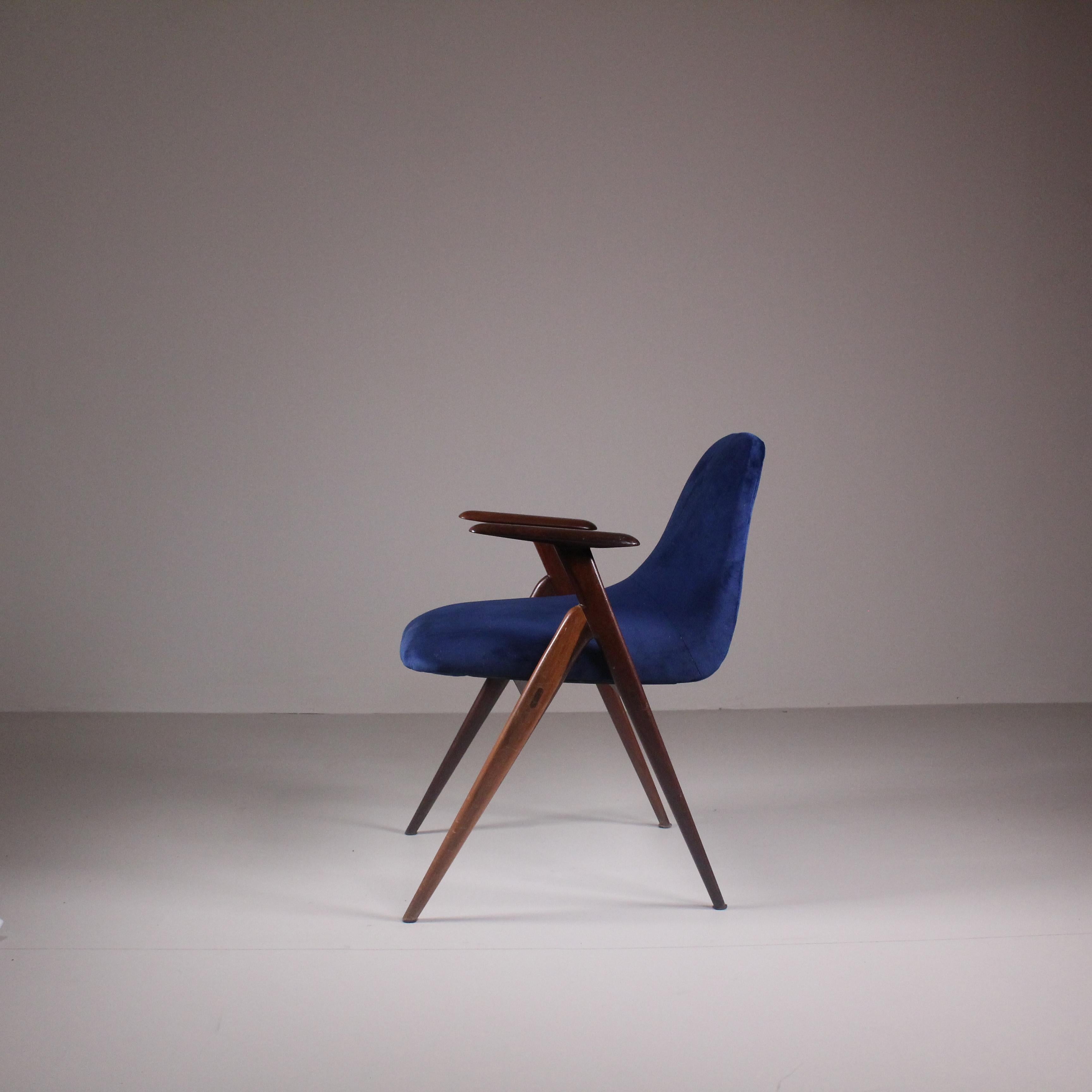 Mid-20th Century Paire de fauteuils en velours bleu, 1965 en vente