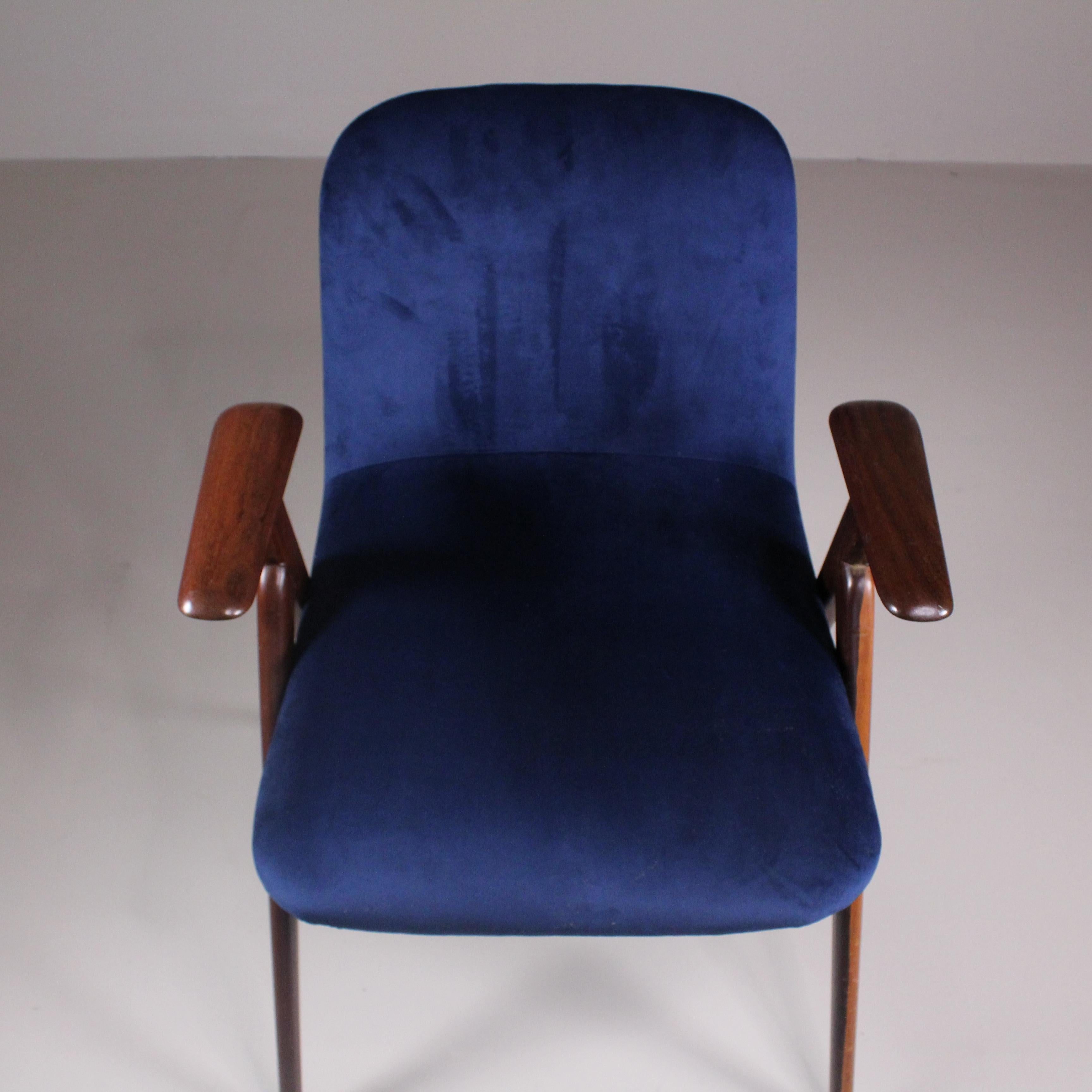 Paire de fauteuils en velours bleu, 1965 en vente 2