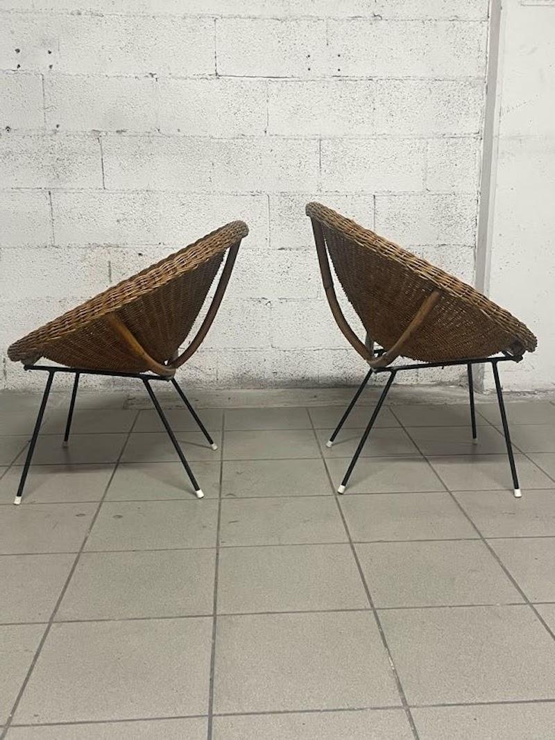 Pair of woven wicker armchairs from the 1950s For Sale 3