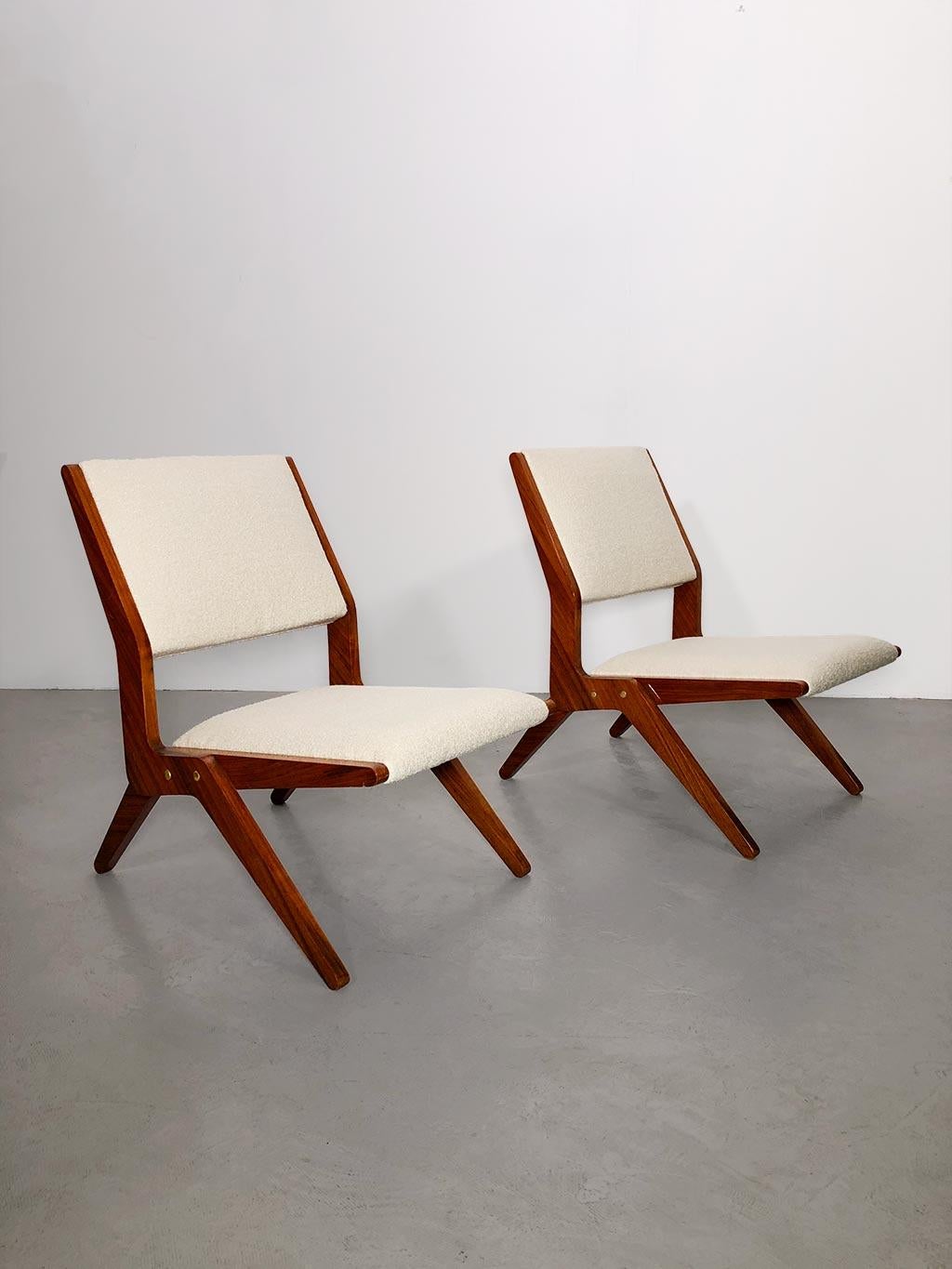 Beautiful pair of mid-century armchairs attributed to Augusto Romano. Polished lacquered walnut scissor frame, brass details. The seat and back have been completely restored by professional upholsterers using the banded techniques of the time and
