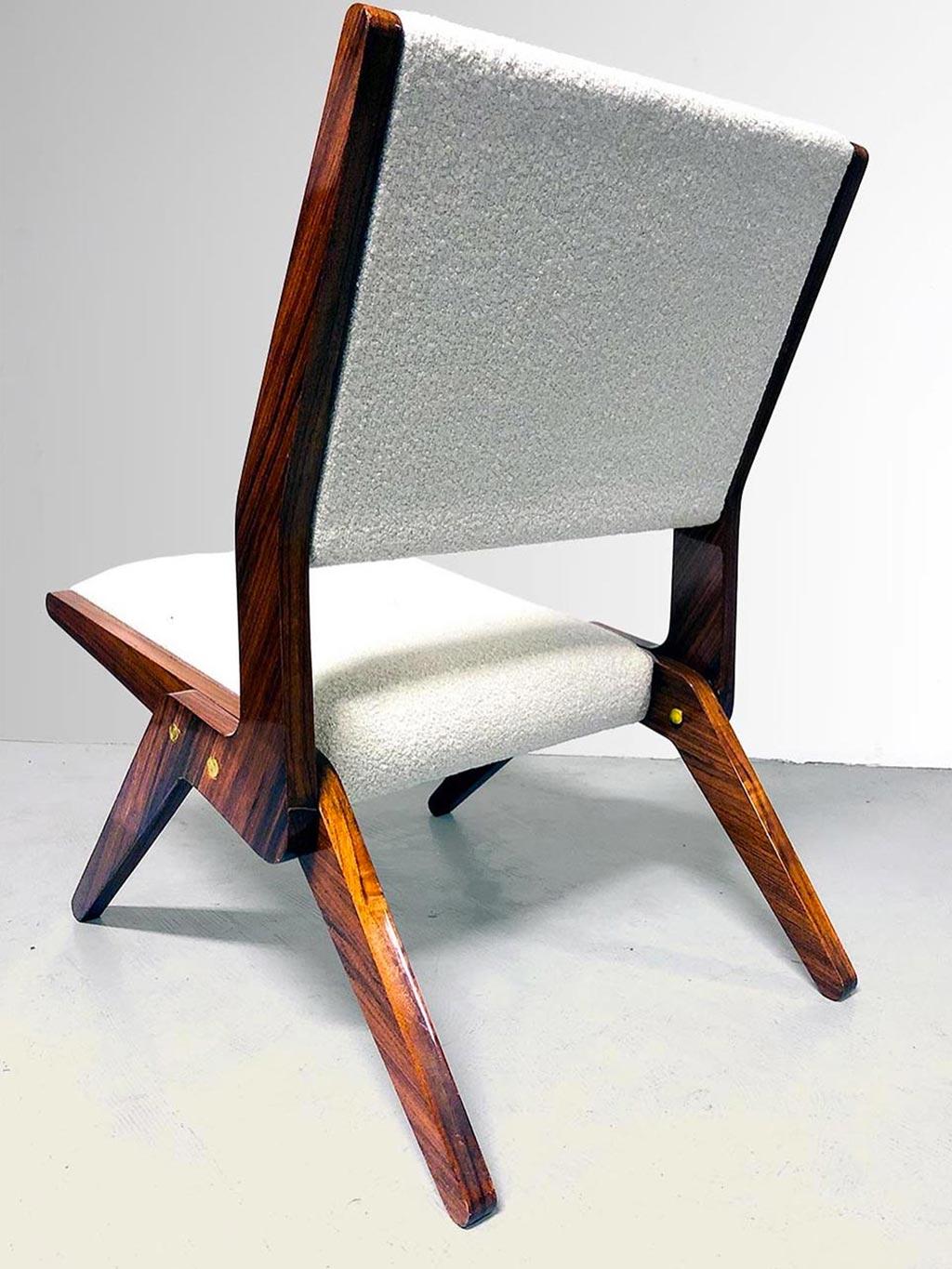 Paire de fauteuils du milieu du siècle attribués à Augusto Romano en noyer poli en vente 1
