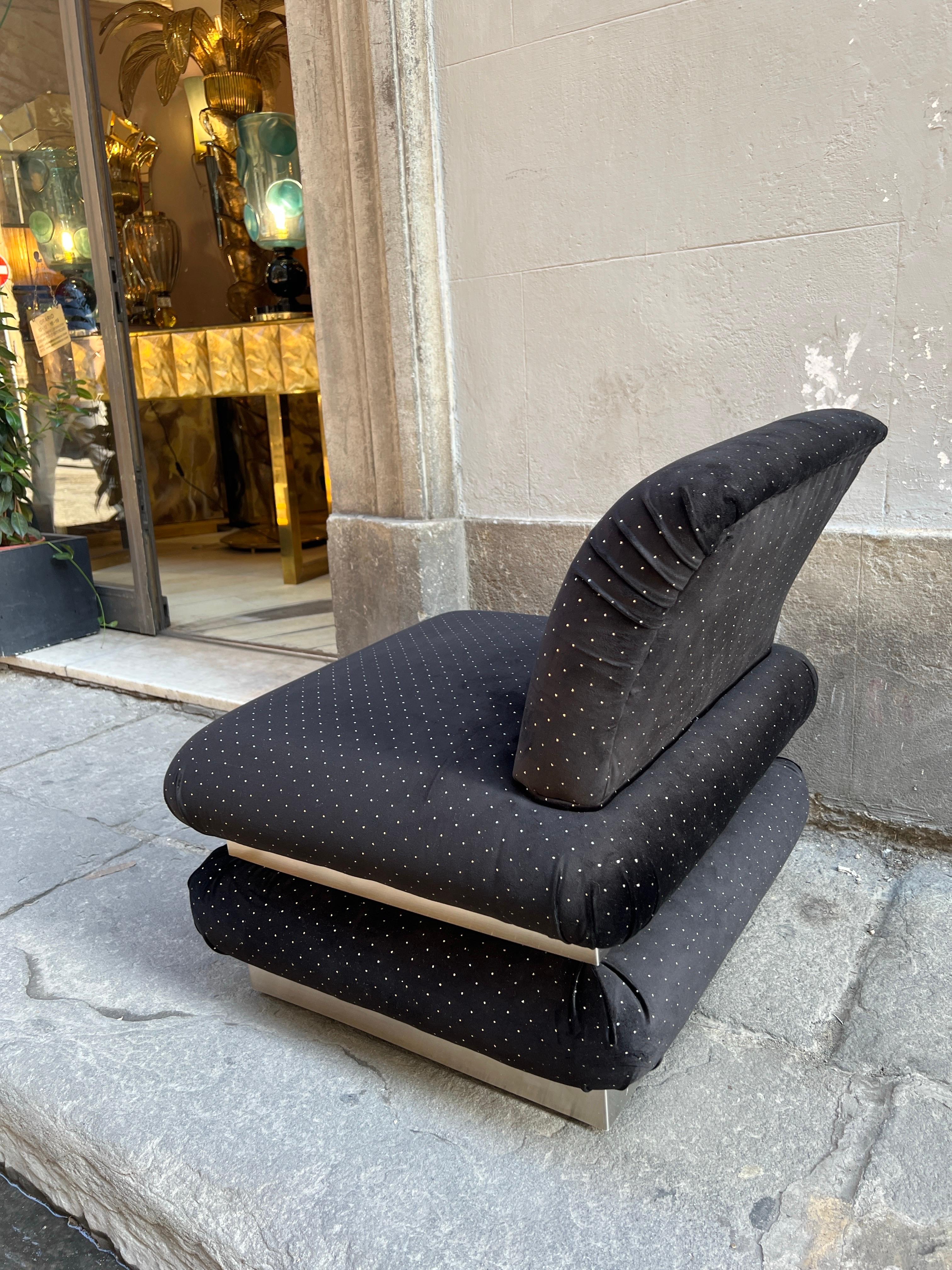 Coppia di poltroncine rivestite in velluto nero con puntini in lurex, 1970 en vente 3