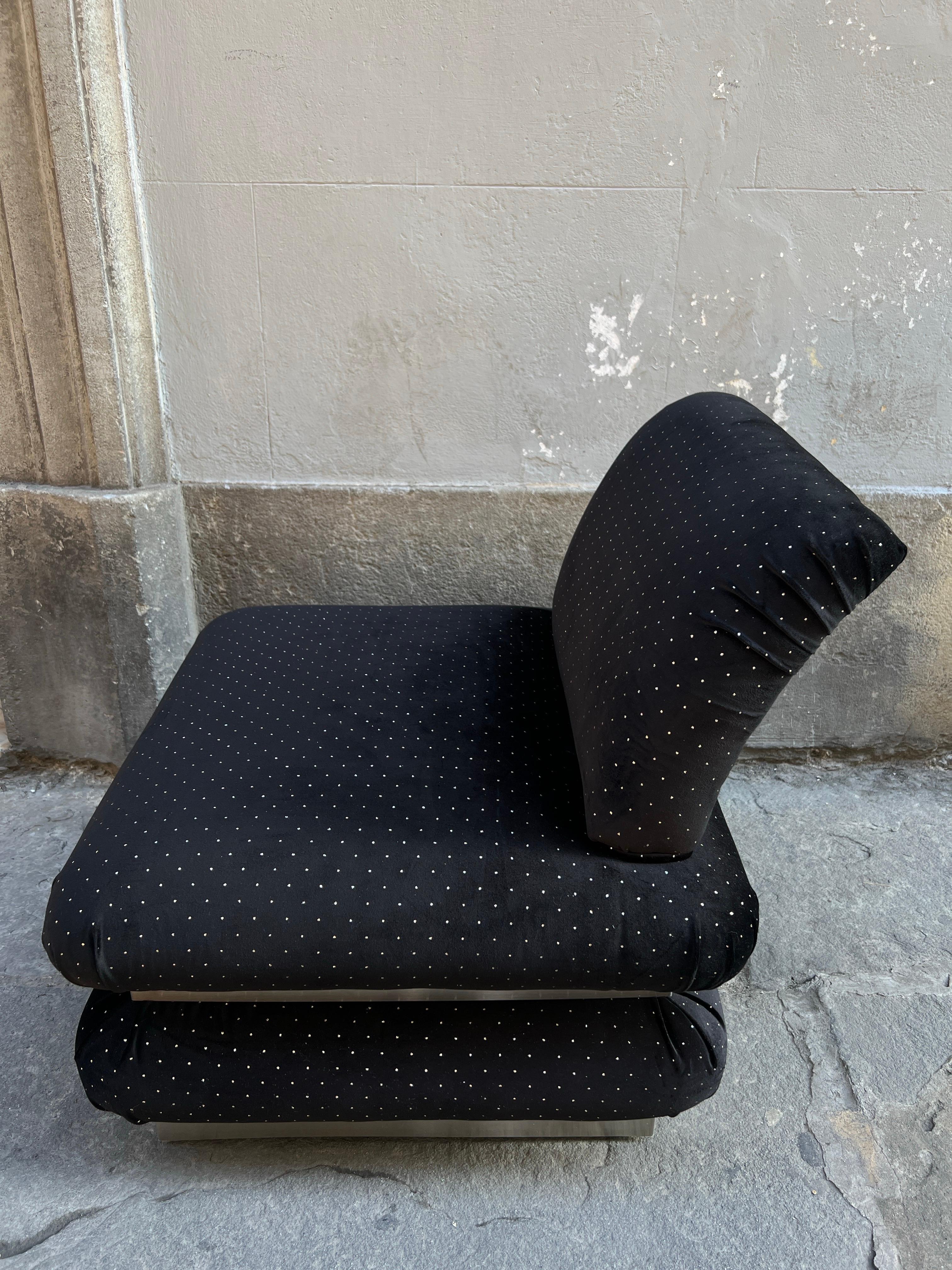 Coppia di poltroncine rivestite in velluto nero con puntini in lurex, 1970 en vente 5