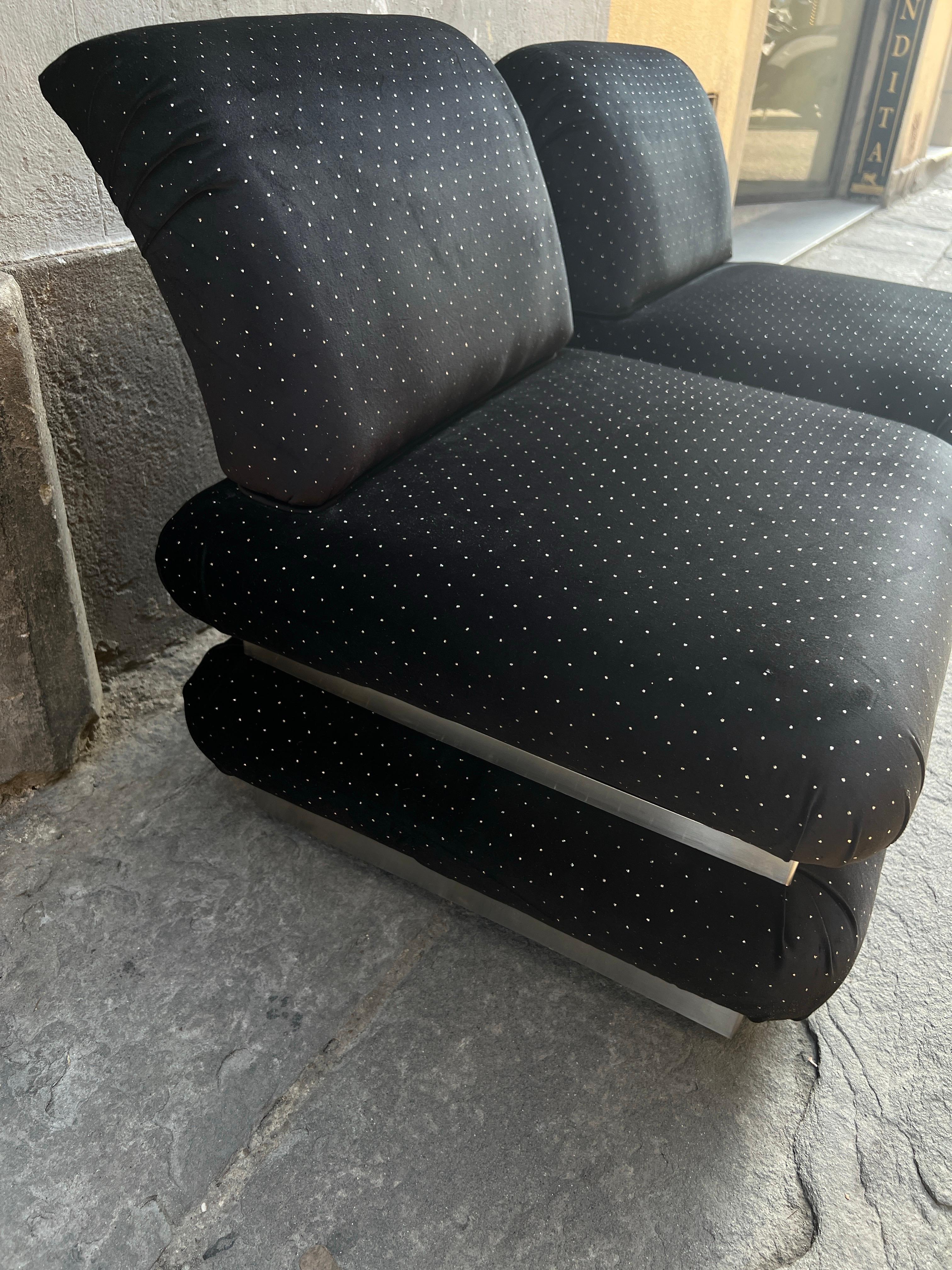 Coppia di poltroncine rivestite in velluto nero con puntini in lurex, 1970 Excellent état - En vente à Florence, IT