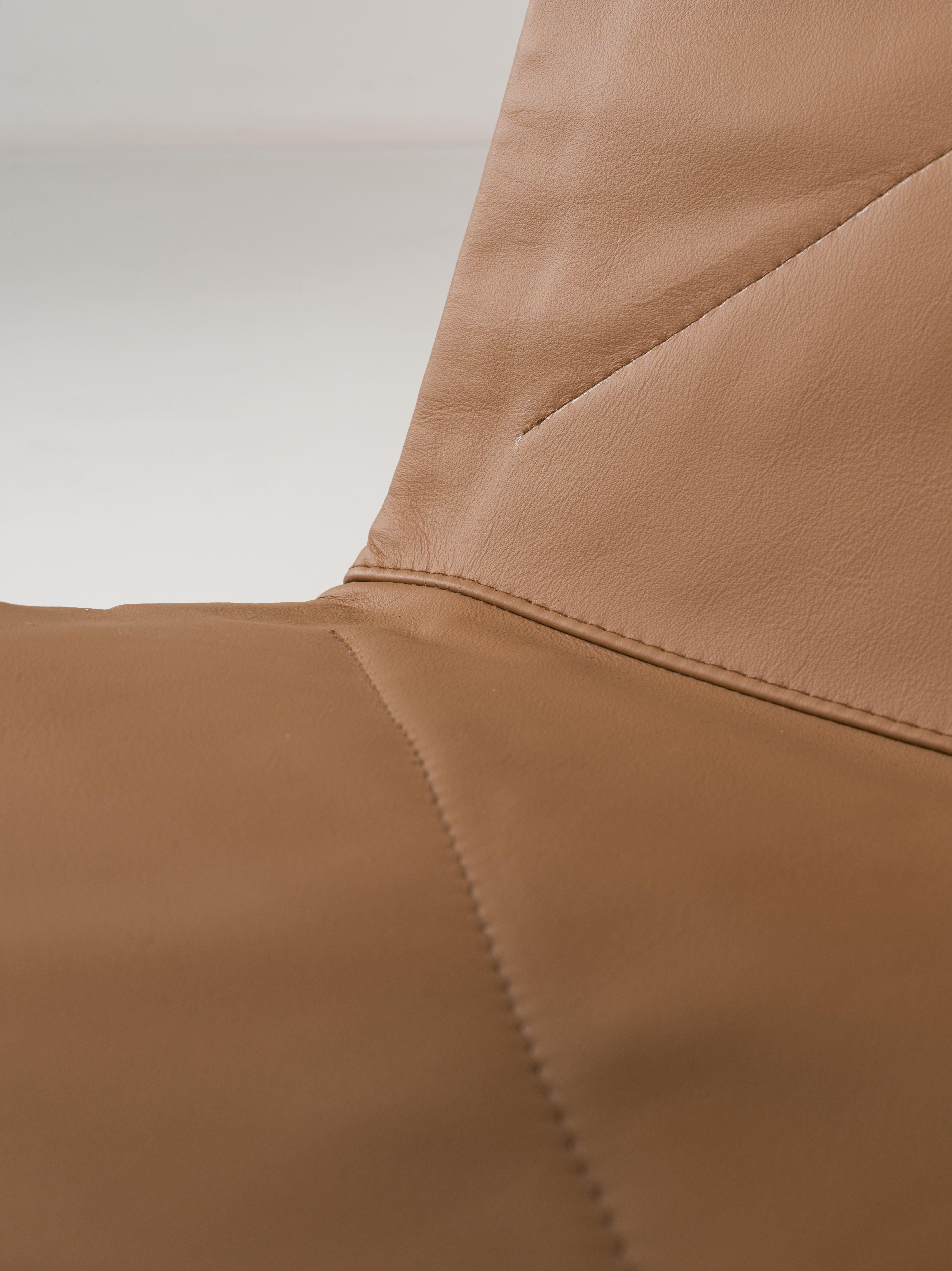 Pair of 1st edition PK22 cognac leather armchairs Poul Kjærholm for EKC, 70's 3