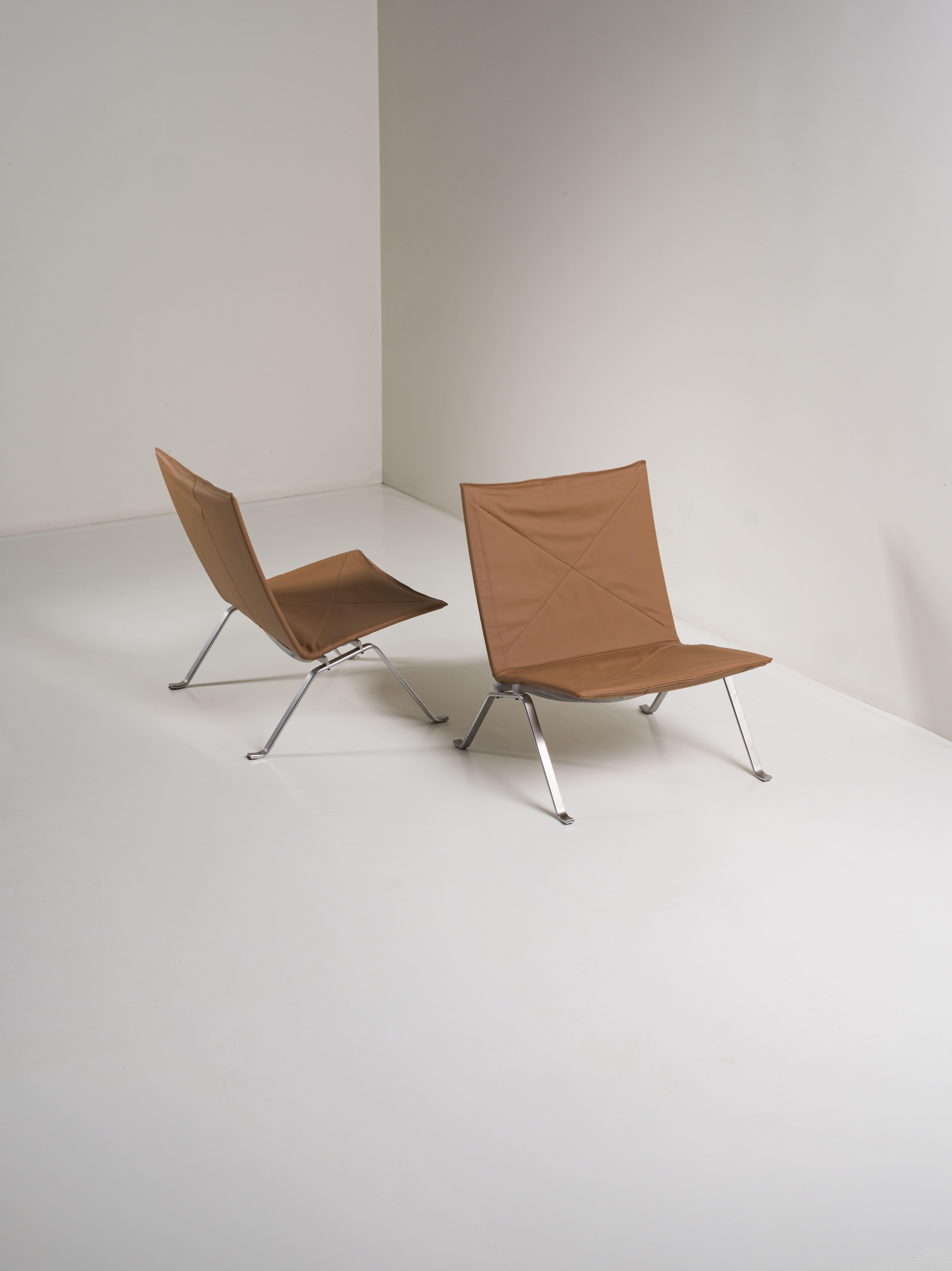 Scandinavian Modern Pair of 1st edition PK22 cognac leather armchairs Poul Kjærholm for EKC, 70's