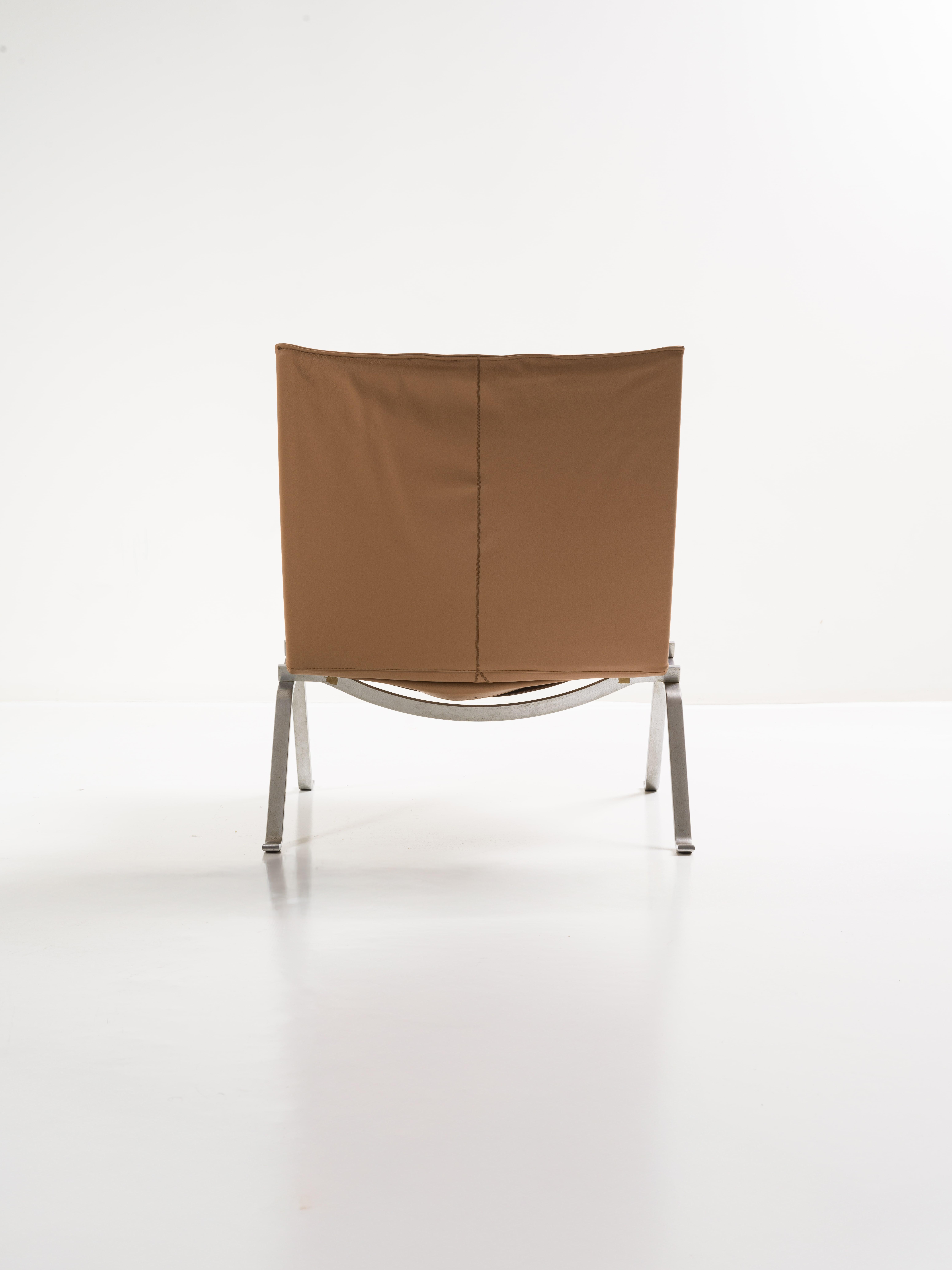 Late 20th Century Pair of 1st edition PK22 cognac leather armchairs Poul Kjærholm for EKC, 70's