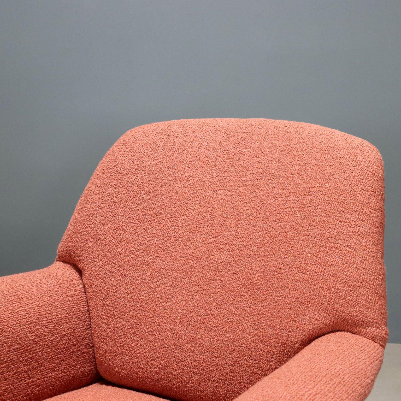 Pareja de sillones color salmón años 50-60, restaurados Moderno de mediados de siglo en venta