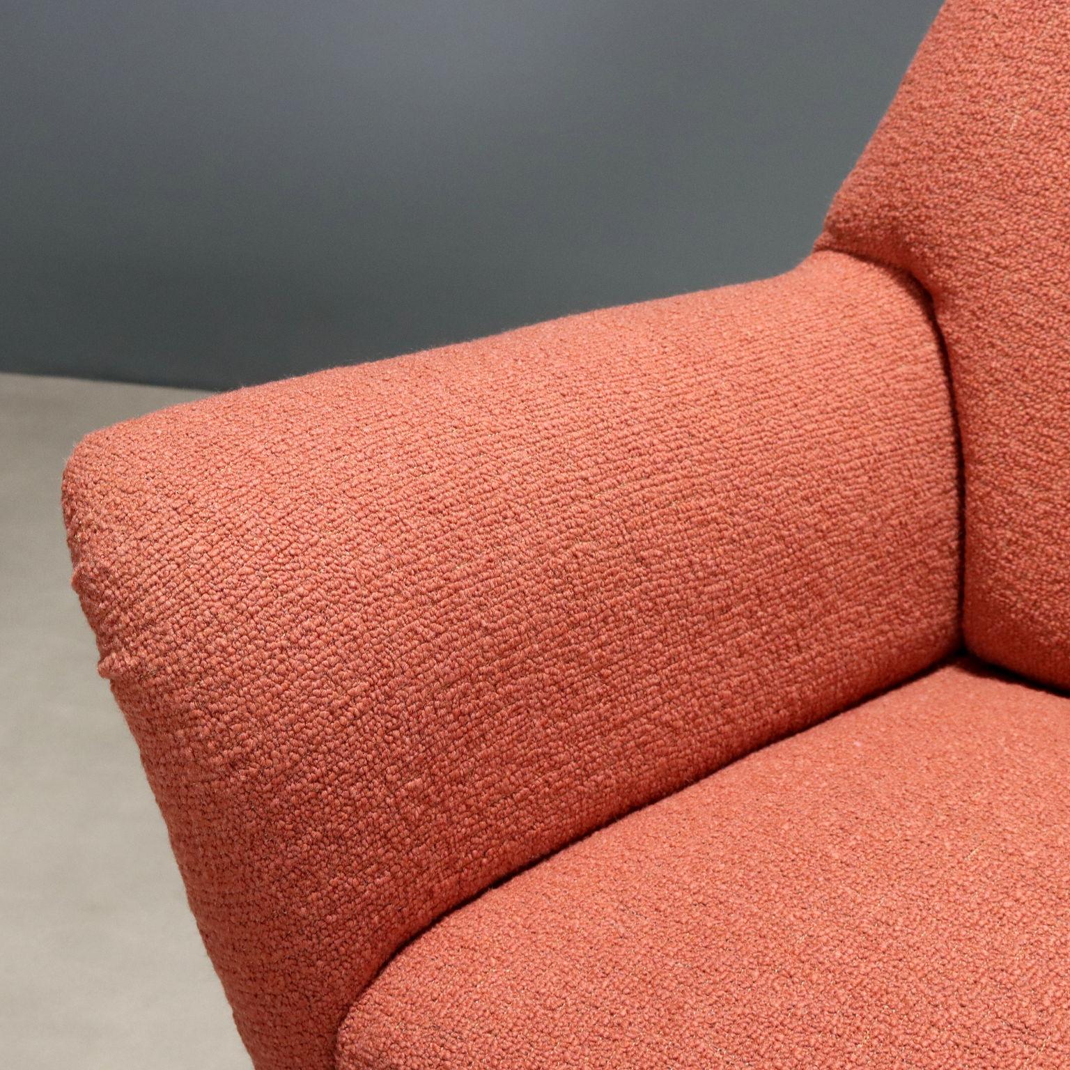 Pareja de sillones color salmón años 50-60, restaurados mediados del siglo XX en venta