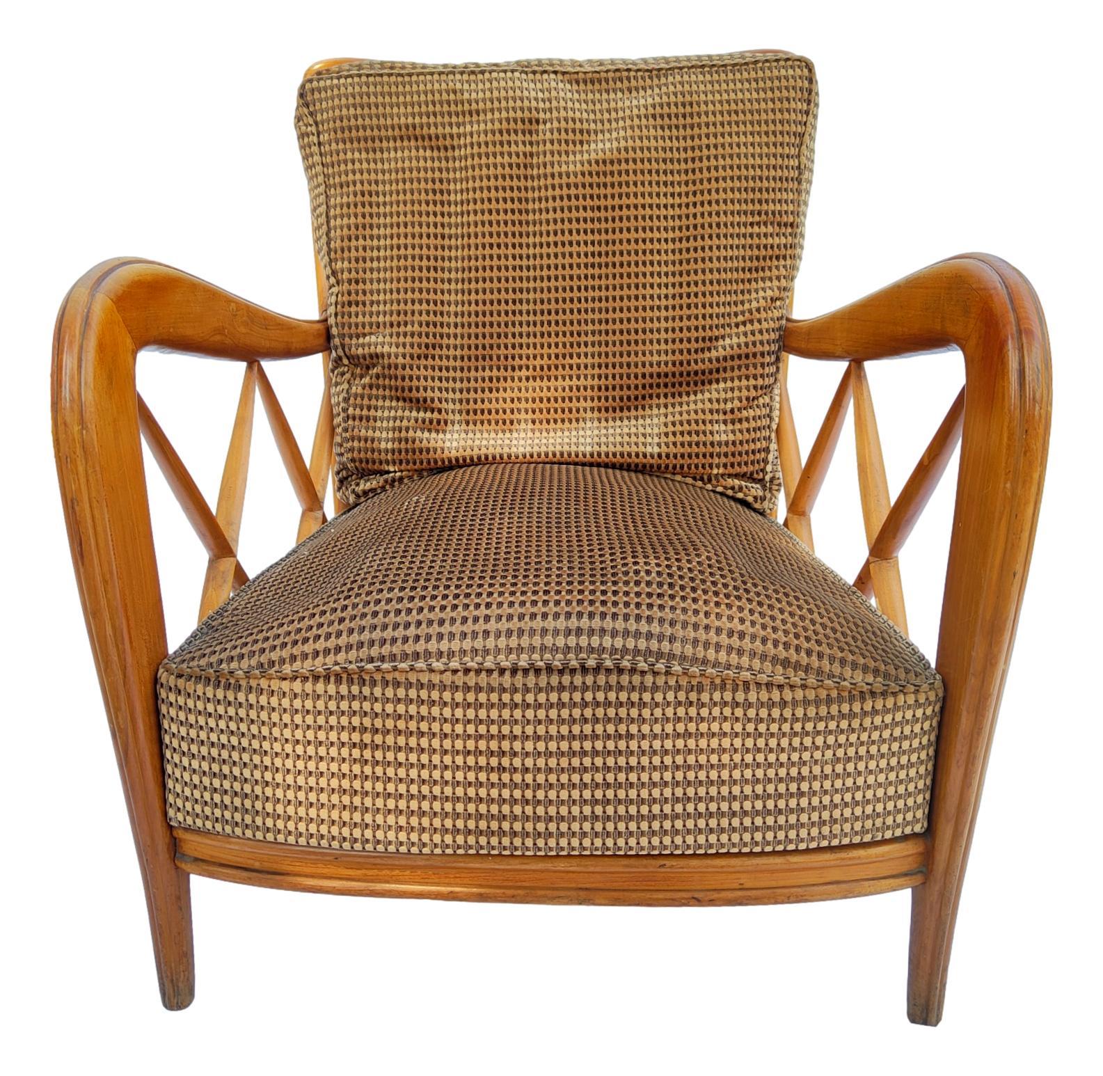 Wunderschönes Paar original italienischer Sessel aus den 1950er Jahren, entworfen von Paolo Buffa, aus Holz mit beige und braun gemustertem Samtbezug.

Sie messen 73 cm in der Höhe, 62 cm in der Breite und 70 cm in der Tiefe, in sehr gutem Zustand,