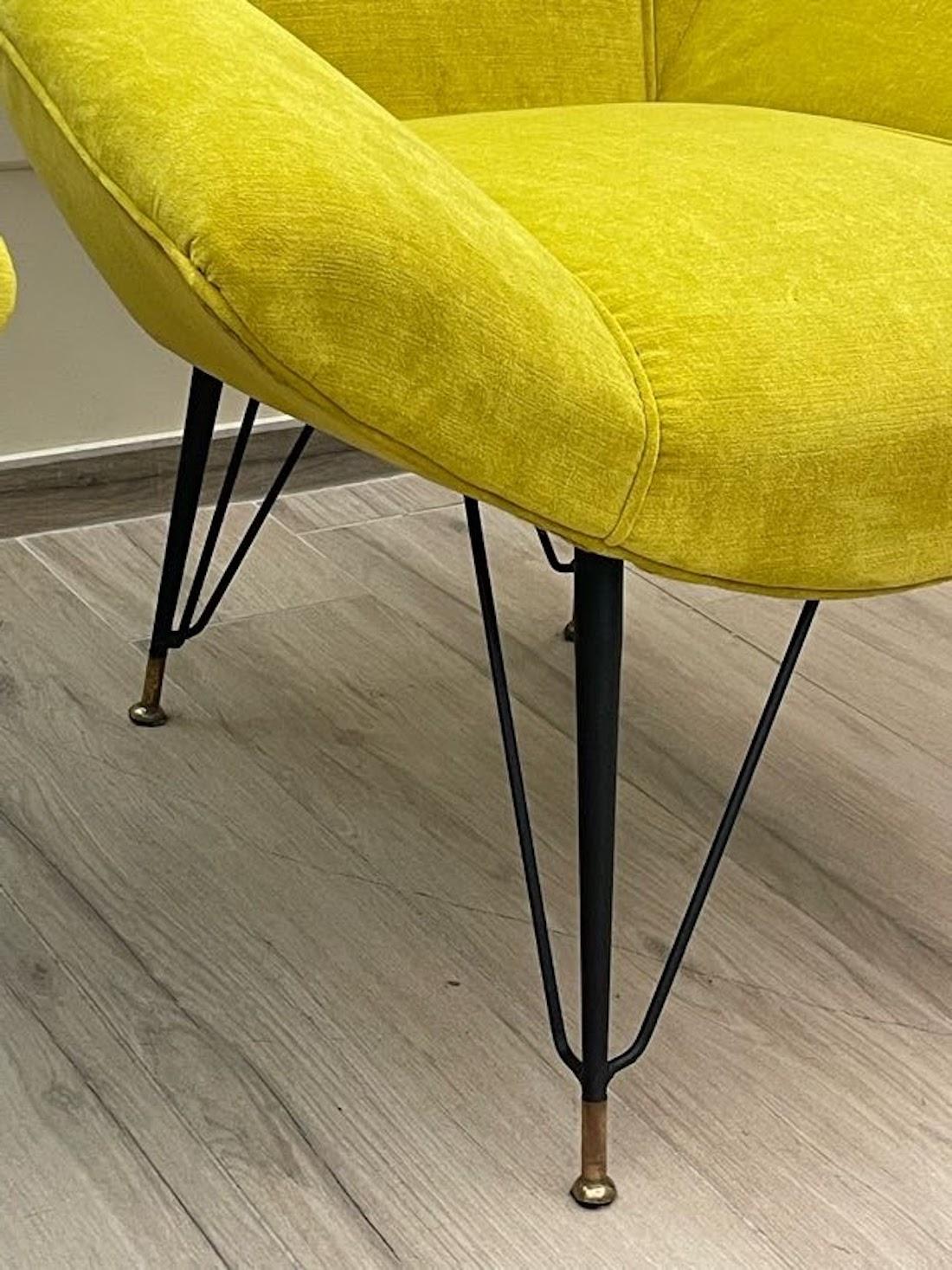 Coppia di poltrone anni '60 restaurate in vendita 7