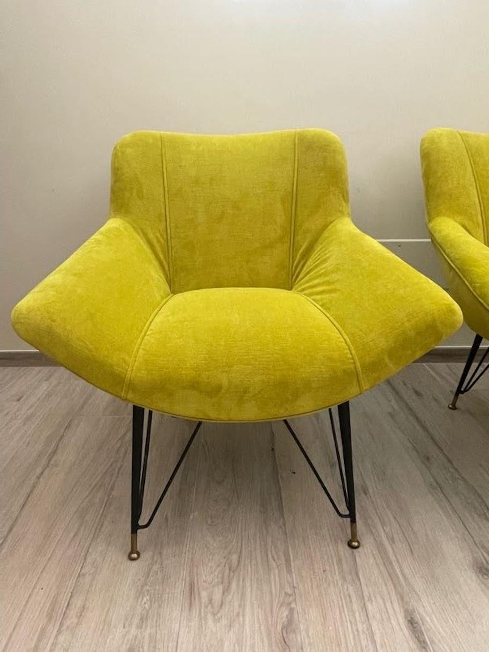 Coppia di poltrone anni '60 restaurate in vendita 8