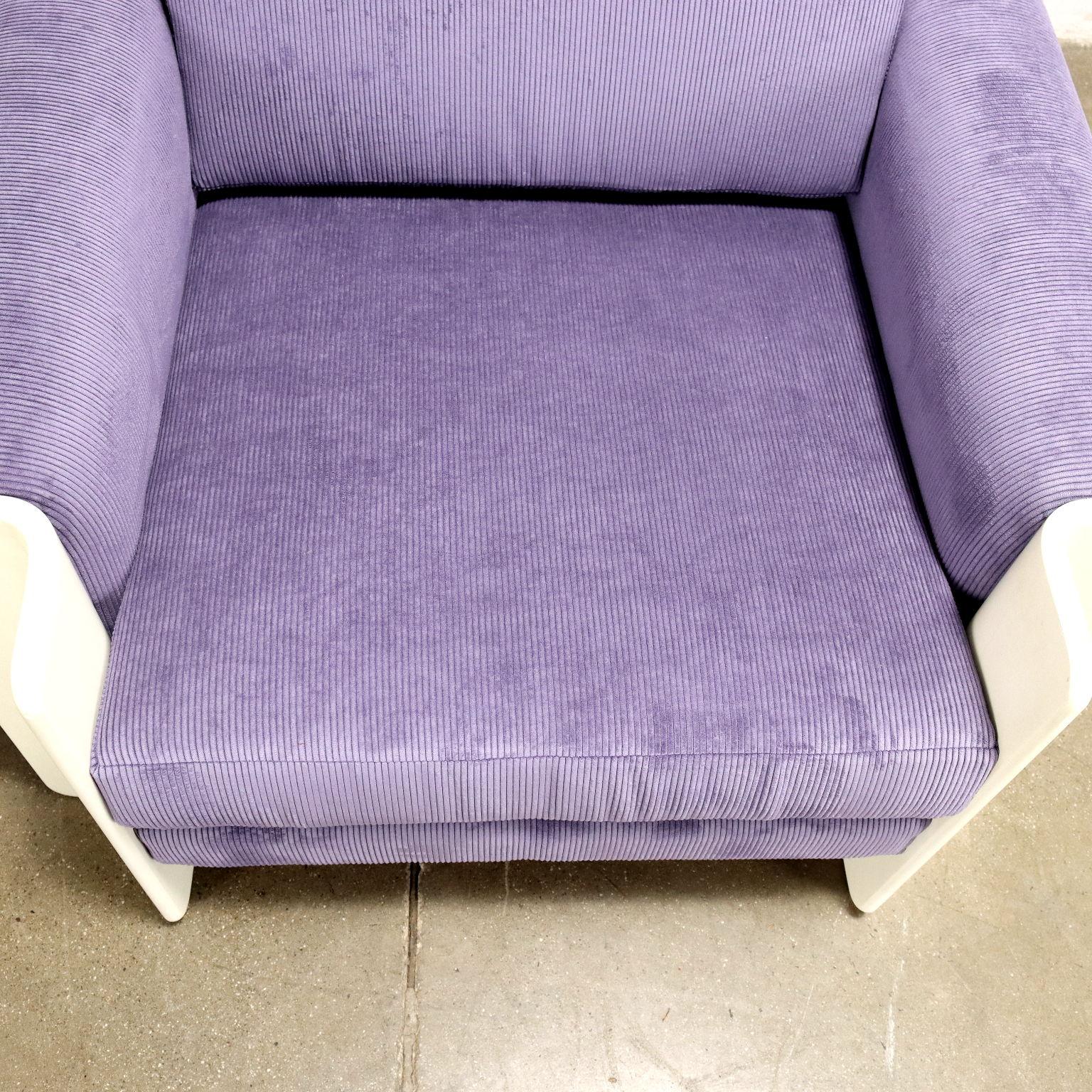 Lacquered Pair of 1970s armchairs in lilac velvet and white lacquered wood For Sale
