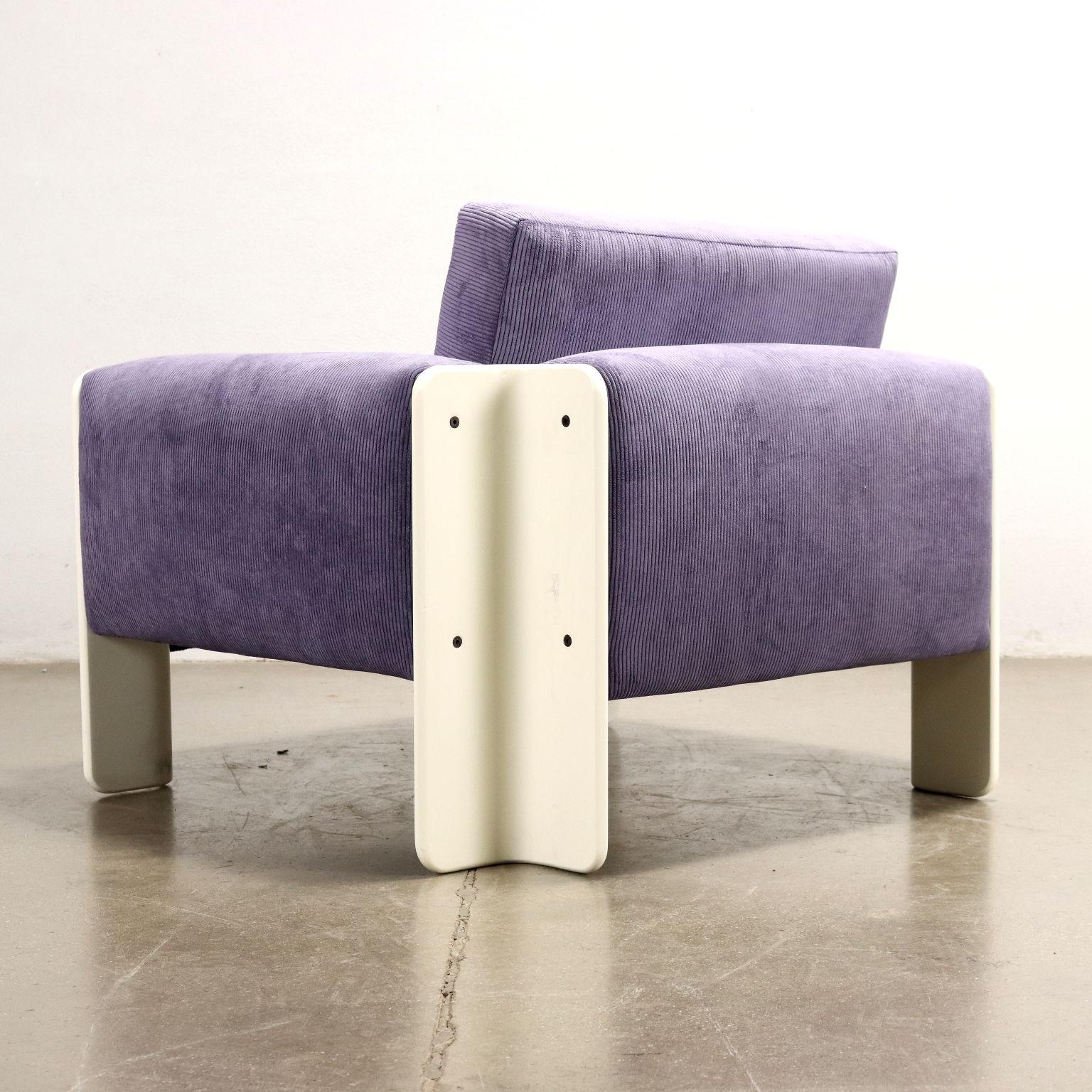 Pair of 1970s armchairs in lilac velvet and white lacquered wood For Sale 1