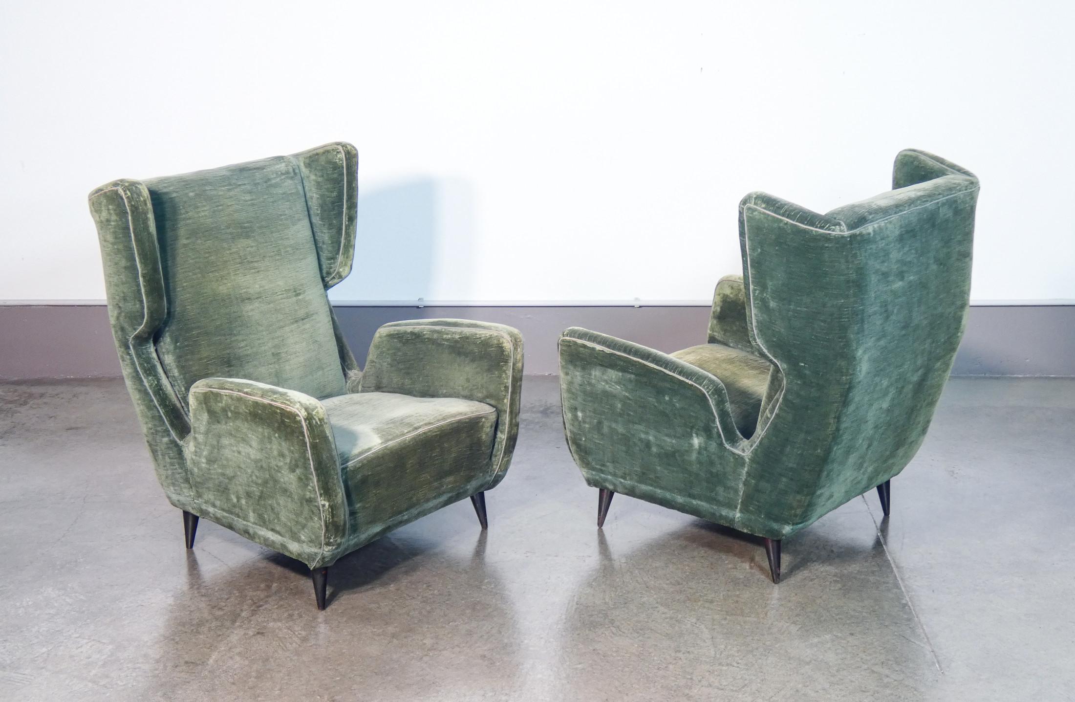 Pair of armchairs
attributed to the hand of
Julius MINOLETTI
& Giò PONTI.

ORIGIN
Italy

PERIOD
1950s

AUTHOR
Attributed to Giulio MINOLETTI (1910-1981) & Giò PONTI (1891-1979)

DIMENSIONS
Height :  95 cm
Width: 75 cm
Depth: 81 cm
Seat: 37