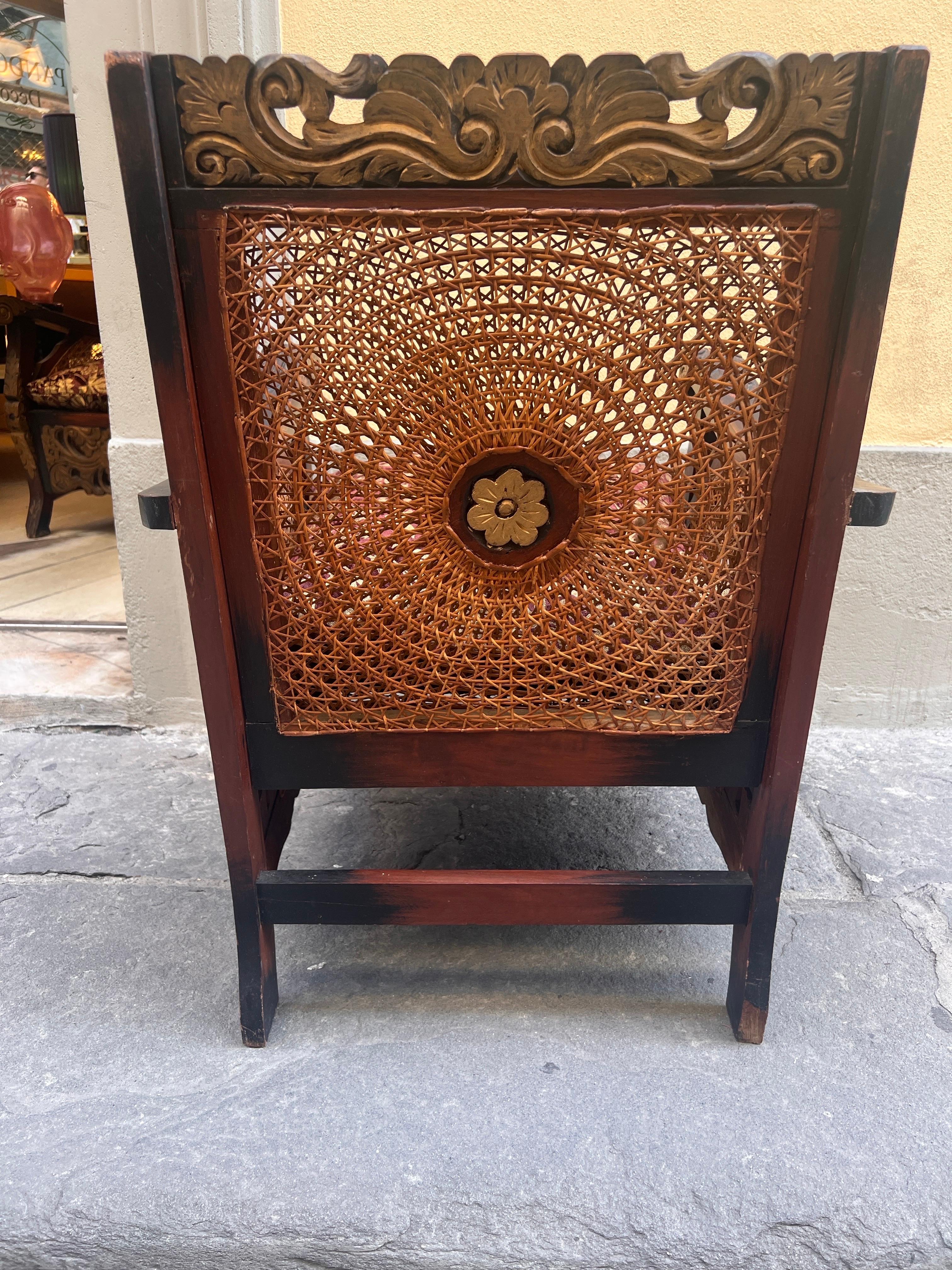 Coppia di Poltrone Coloniali in Legno Intagliato e Paglia di Vienna, Primi '900 en vente 3