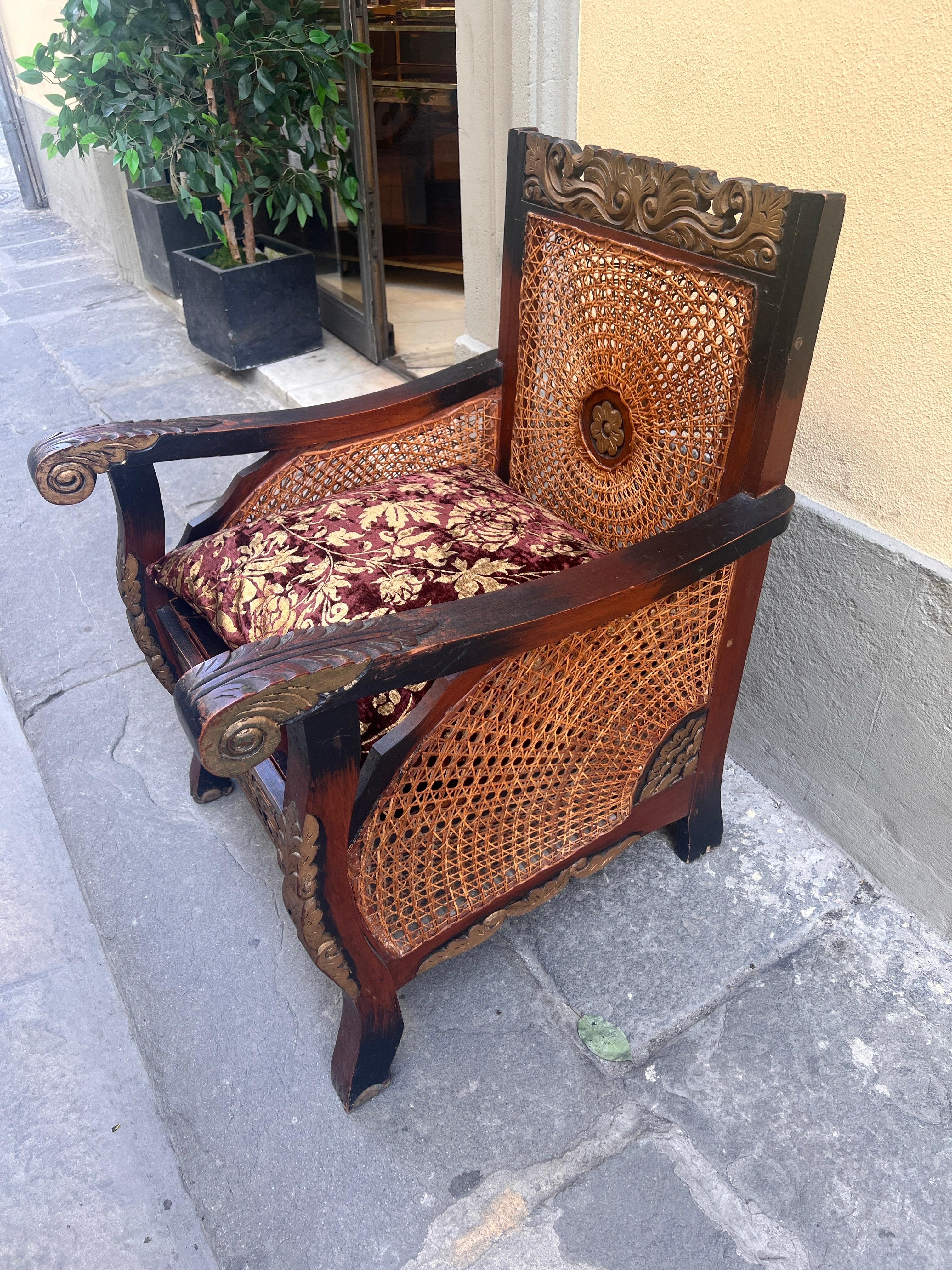 Coppia di Poltrone Coloniali in Legno Intagliato e Paglia di Vienna, Primi '900 en vente 4