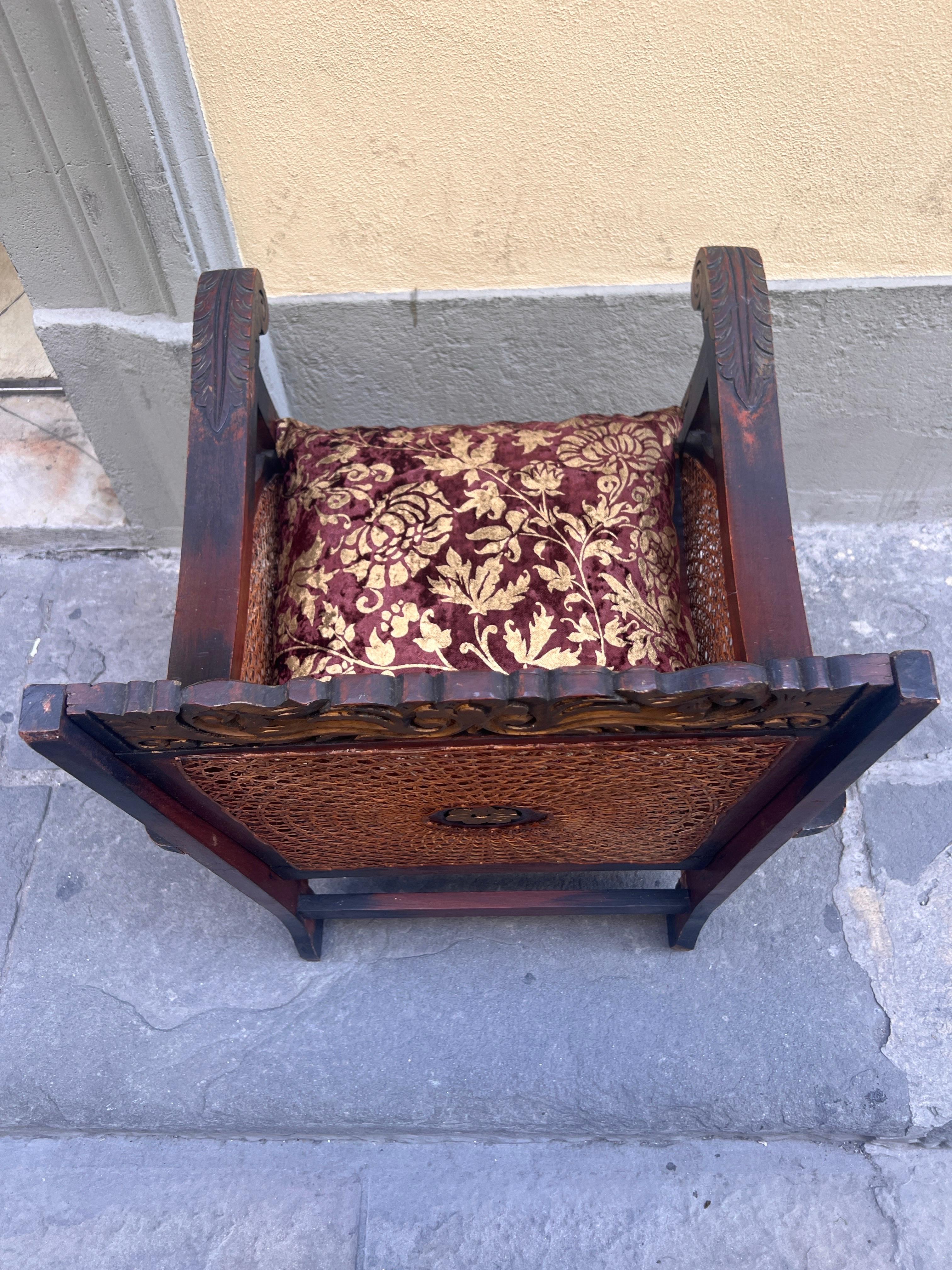 Coppia di Poltrone Coloniali in Legno Intagliato e Paglia di Vienna, Primi '900 en vente 5