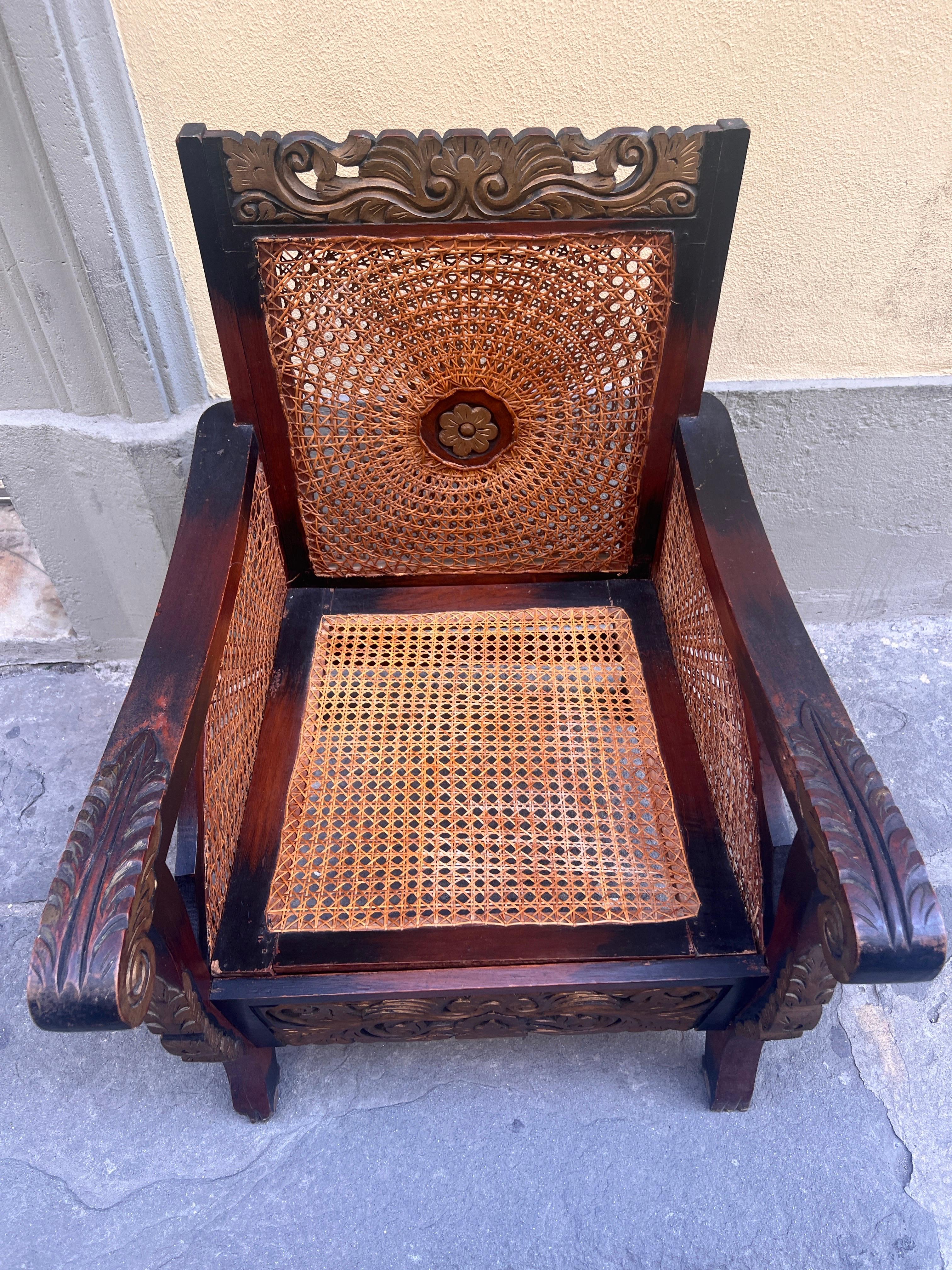 Coppia di Poltrone Coloniali in Legno Intagliato e Paglia di Vienna, Primi '900 en vente 7