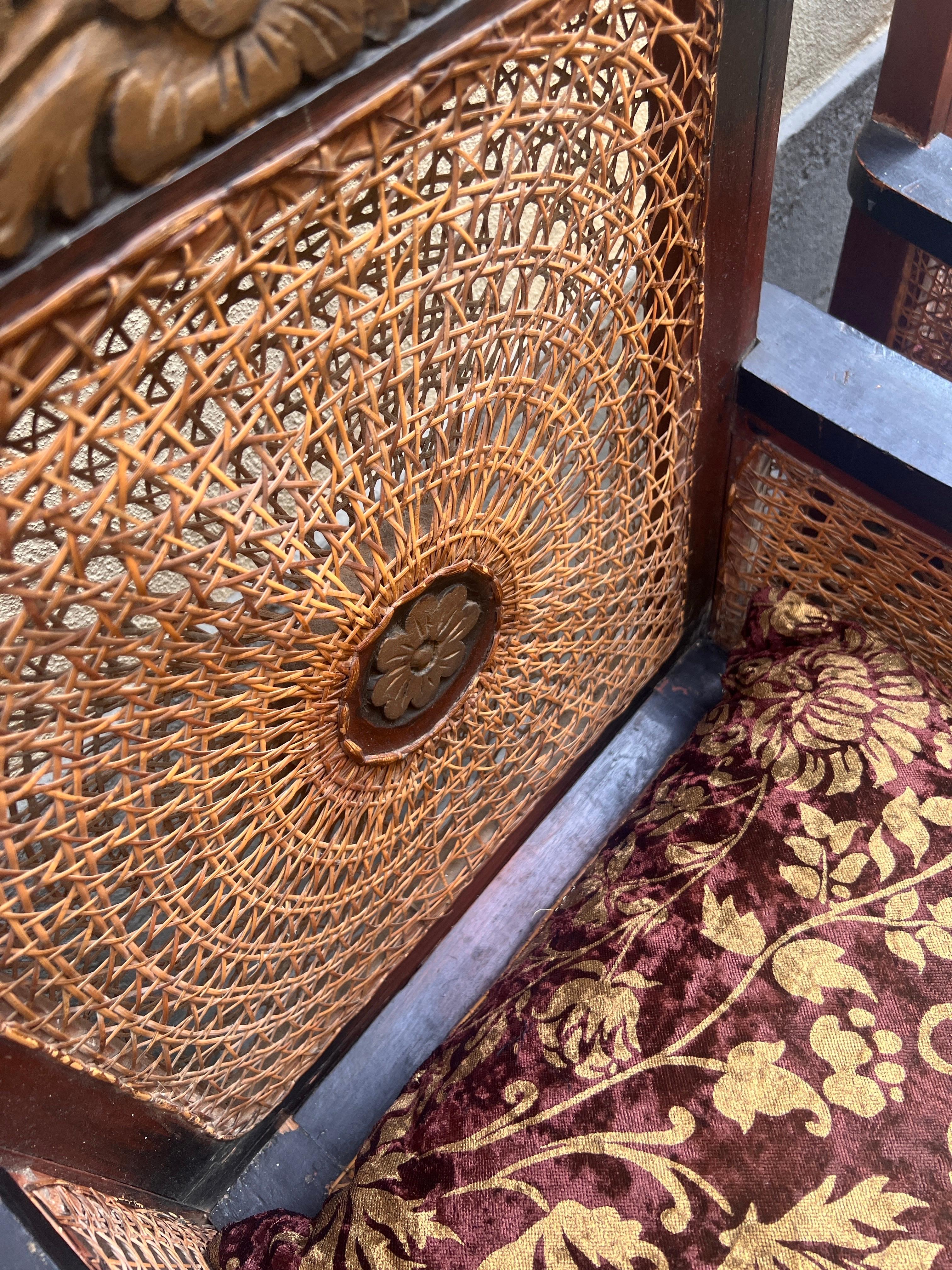 Coppia di Poltrone Coloniali in Legno Intagliato e Paglia di Vienna, Primi '900 en vente 14