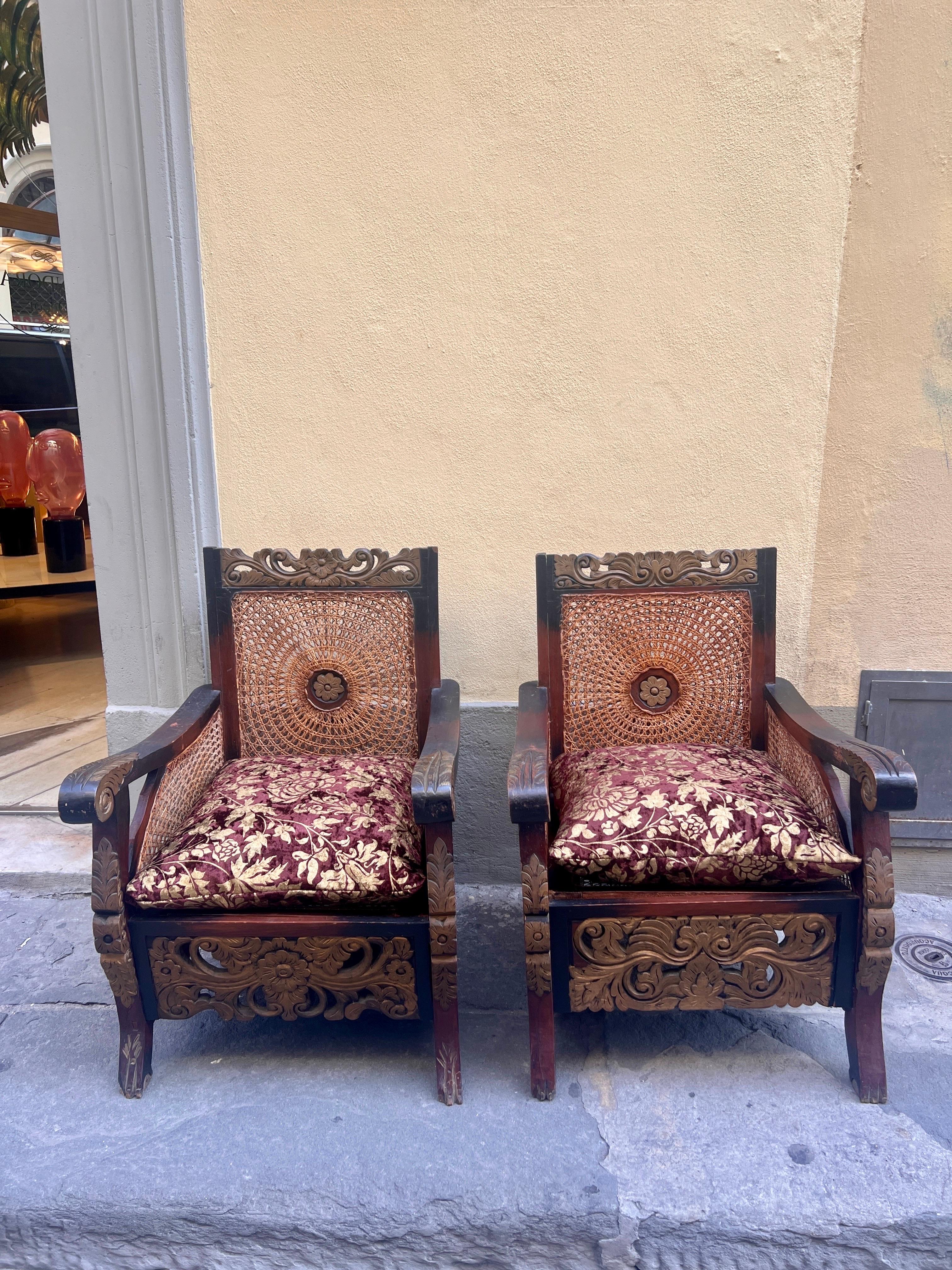 Coppia di Poltrone Coloniali in Legno Intagliato e Paglia di Vienna, Primi '900 Bon état - En vente à Florence, IT