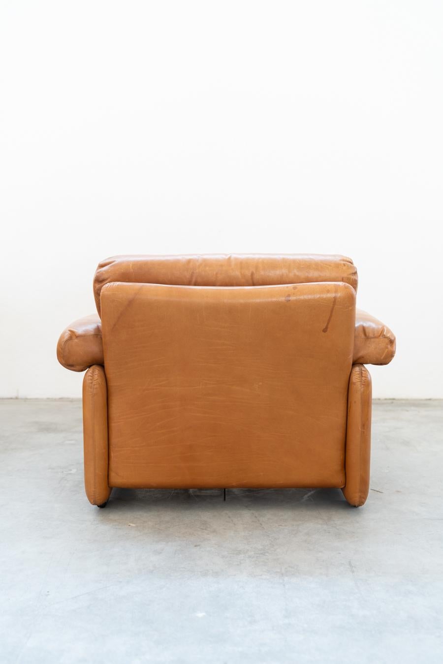 Late 20th Century Pair of armchairs with pouf in cognac color model 