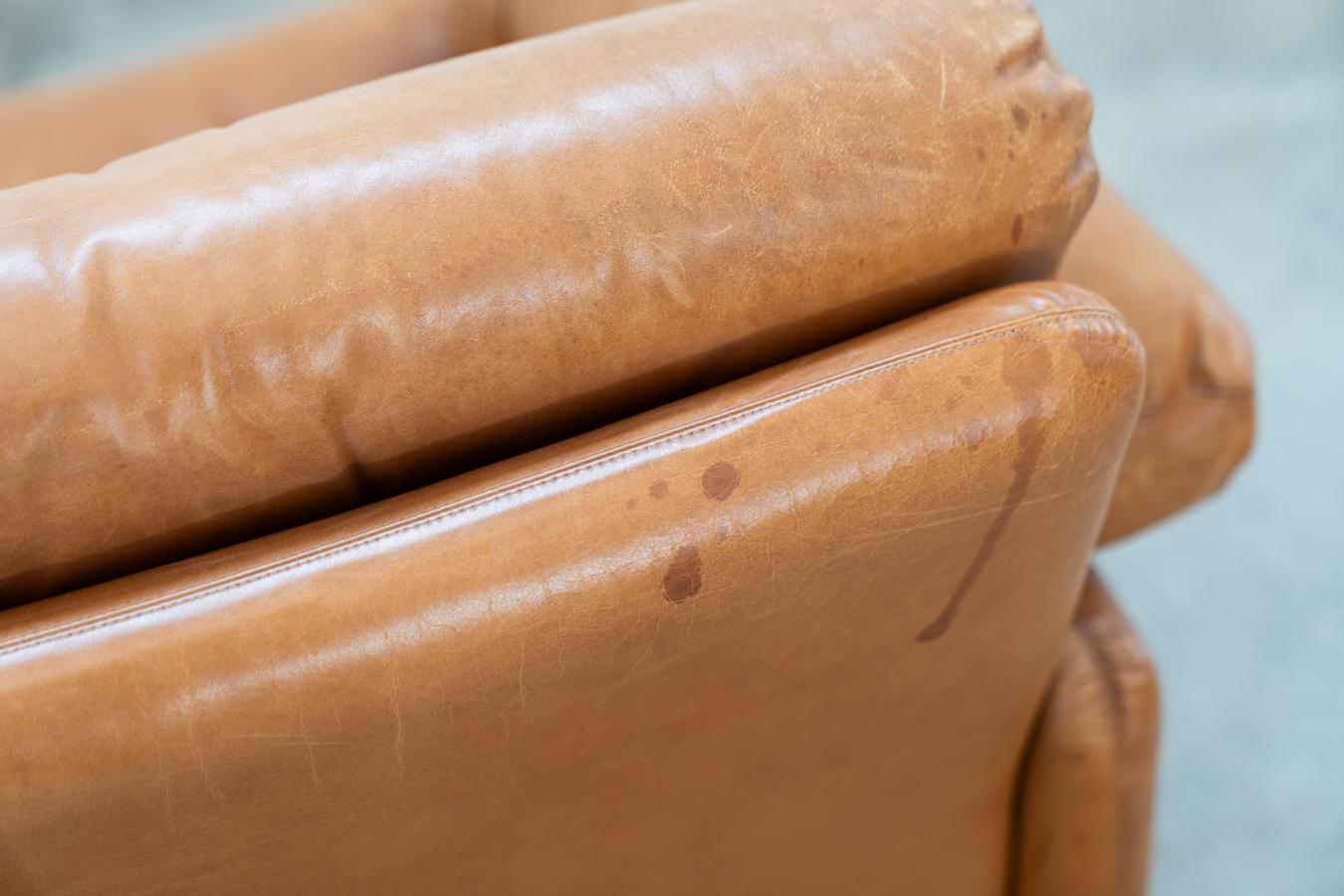 Leather Pair of armchairs with pouf in cognac color model 