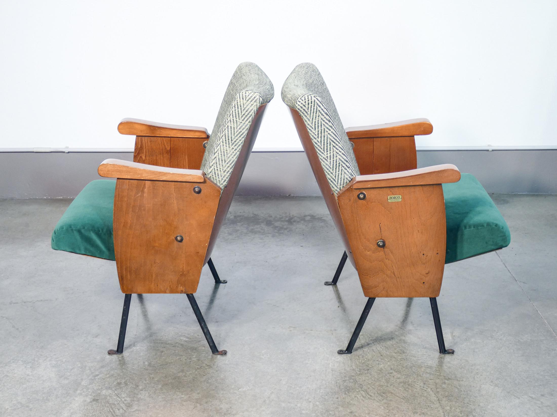 Italian Coppia di poltrone da cinema vintage in legno, con seduta sollevabile. Italia