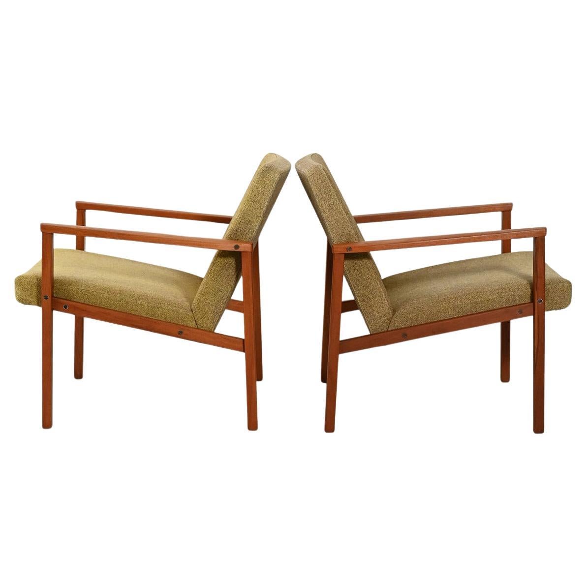 Paire de fauteuils danois en teck avec tapisserie verte