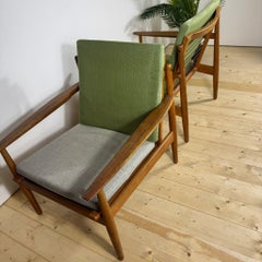 Coppia di Poltrone Danesi Mid-Century Modern in Teak con Cuscini Personalizzabil