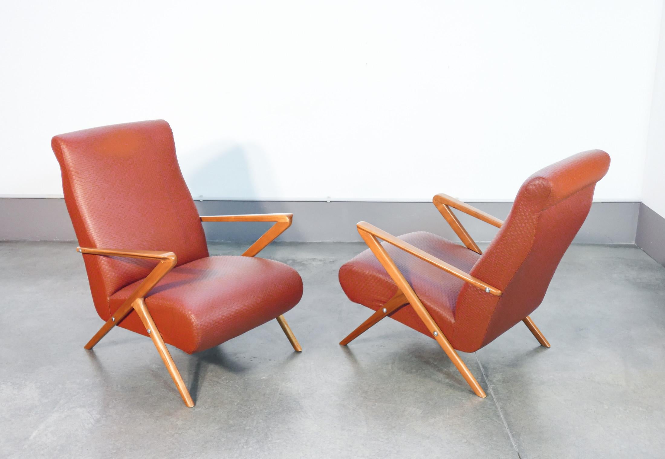 Paire de fauteuils
du design italien
des années 1950,
bois massif
et de la sellerie en cuir.

ORIGINE
Italie

PÉRIODE
1950s

MODÈLE
Paire de fauteuils
salle de séjour

MATÉRIAUX
Bois massif, rembourrage,
le rembourrage en cuir

DIMENSIONS
Hauteur :