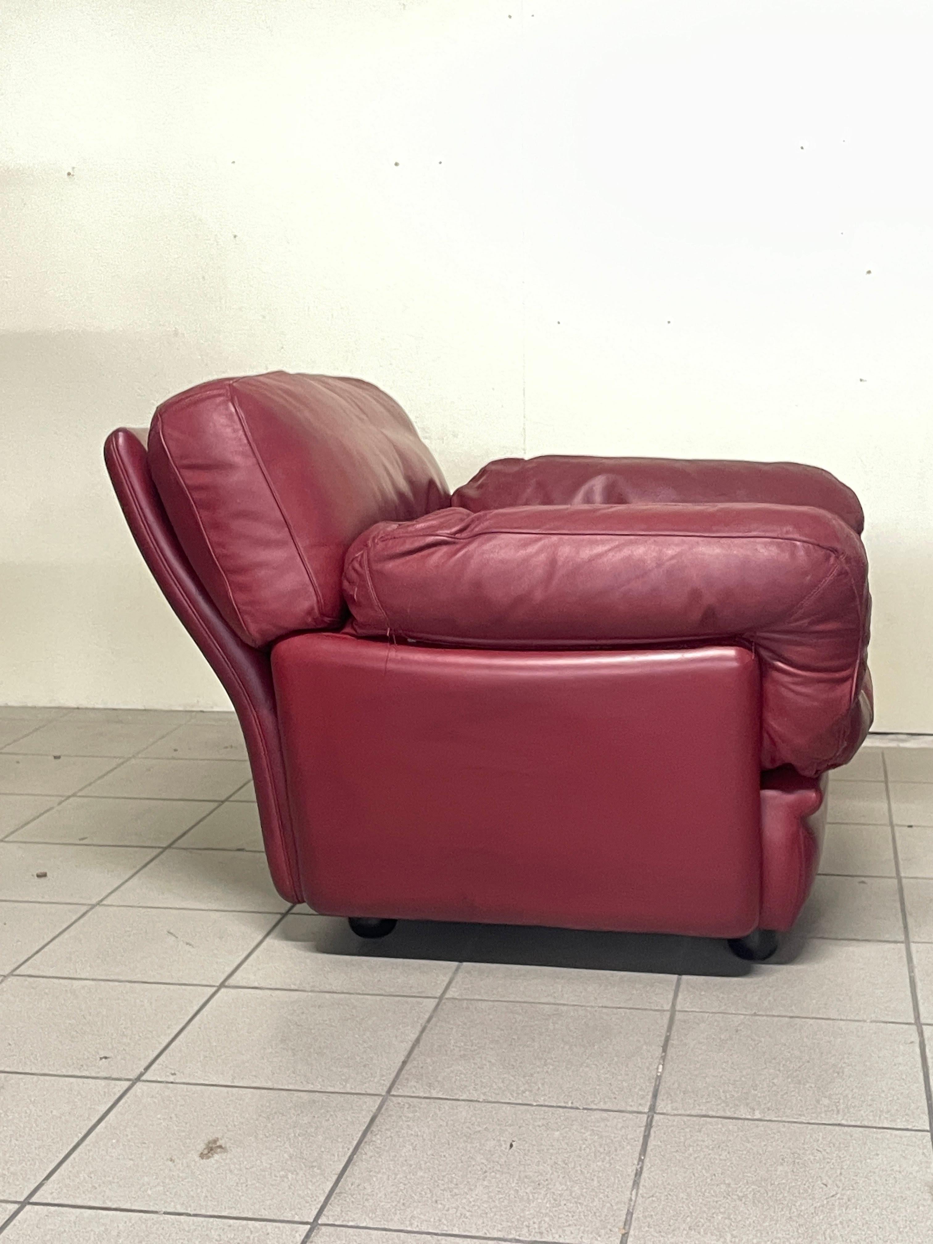 Pair of armchairs by Tito Agnoli for Poltrona Frau, mod. Poppy, 1970s For Sale 6