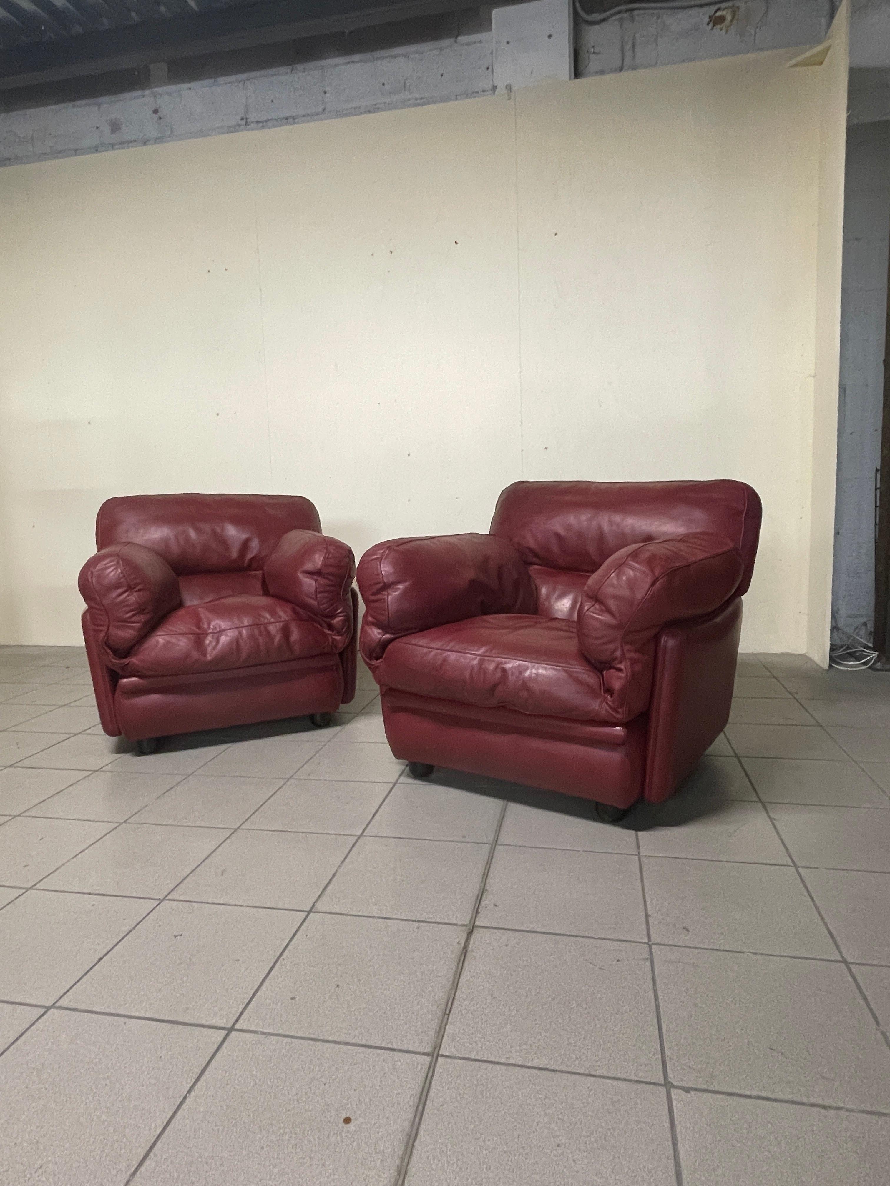 Pair of armchairs by Tito Agnoli for Poltrona Frau, mod. Poppy, 1970s For Sale 2