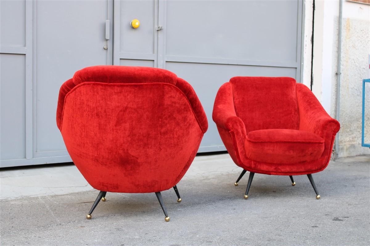 Pareja de sillones Framar 1950 Italia patas de metal y latón Tela roja en venta 5
