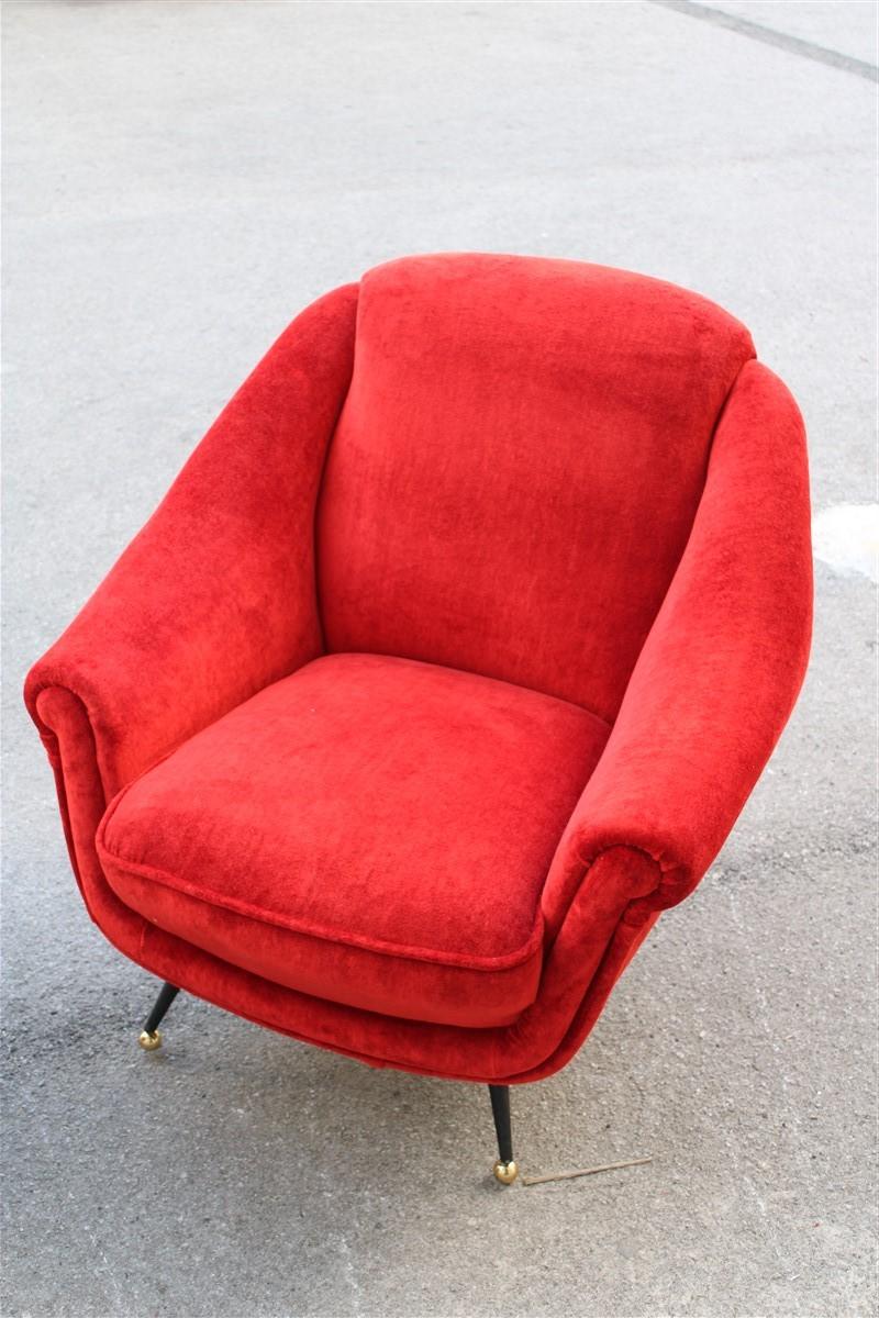 Pareja de sillones Framar 1950 Italia patas de metal y latón Tela roja en venta 6
