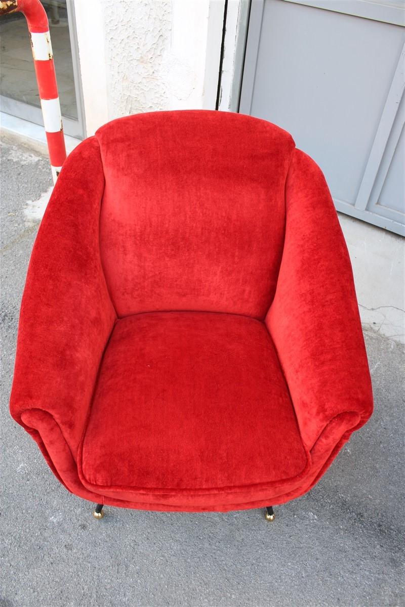 Pareja de sillones Framar 1950 Italia patas de metal y latón Tela roja en venta 2