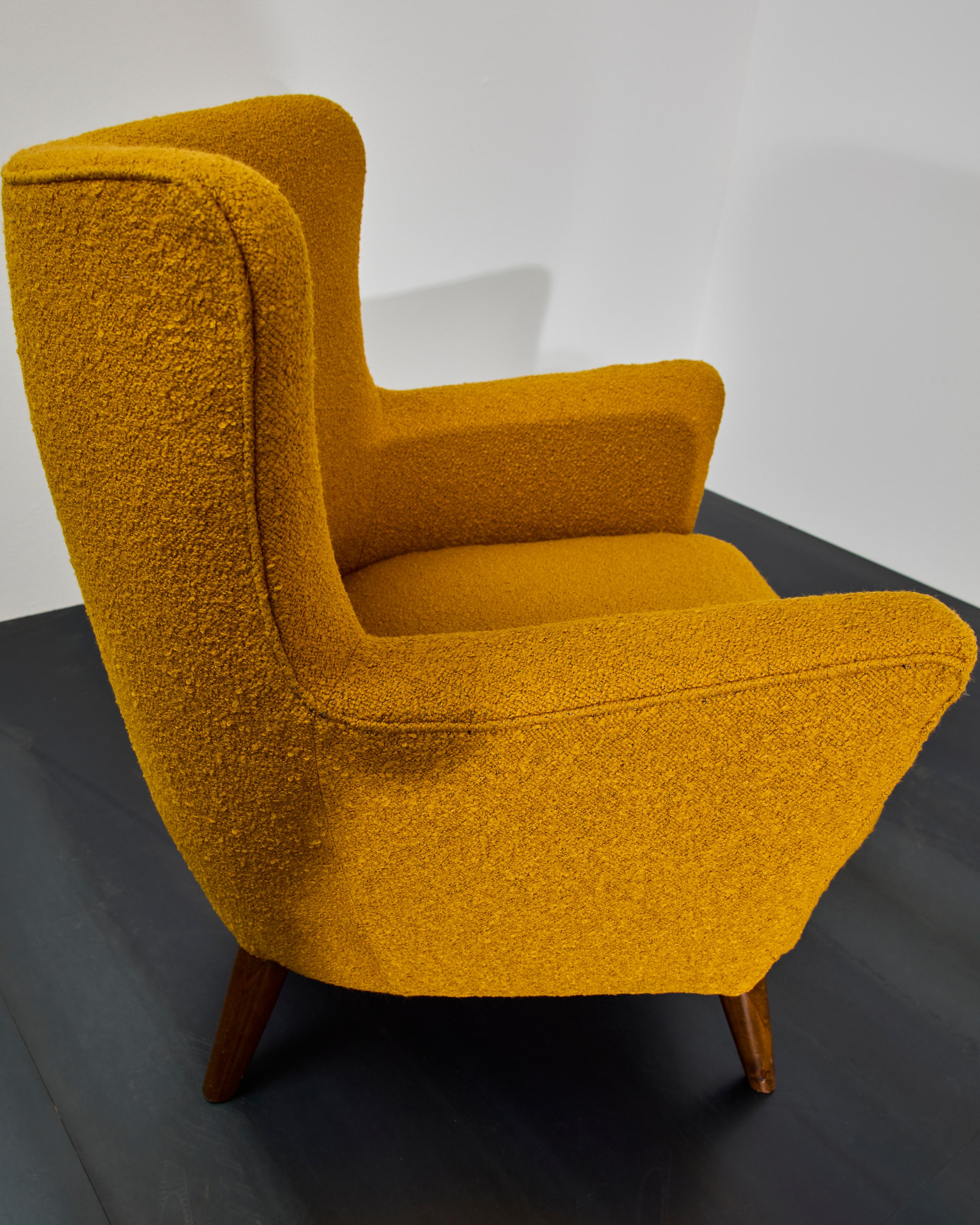 Ein Paar gelbe Sessel, entworfen von Luigi Caccia Dominioni im Jahr 1944 im Angebot 3
