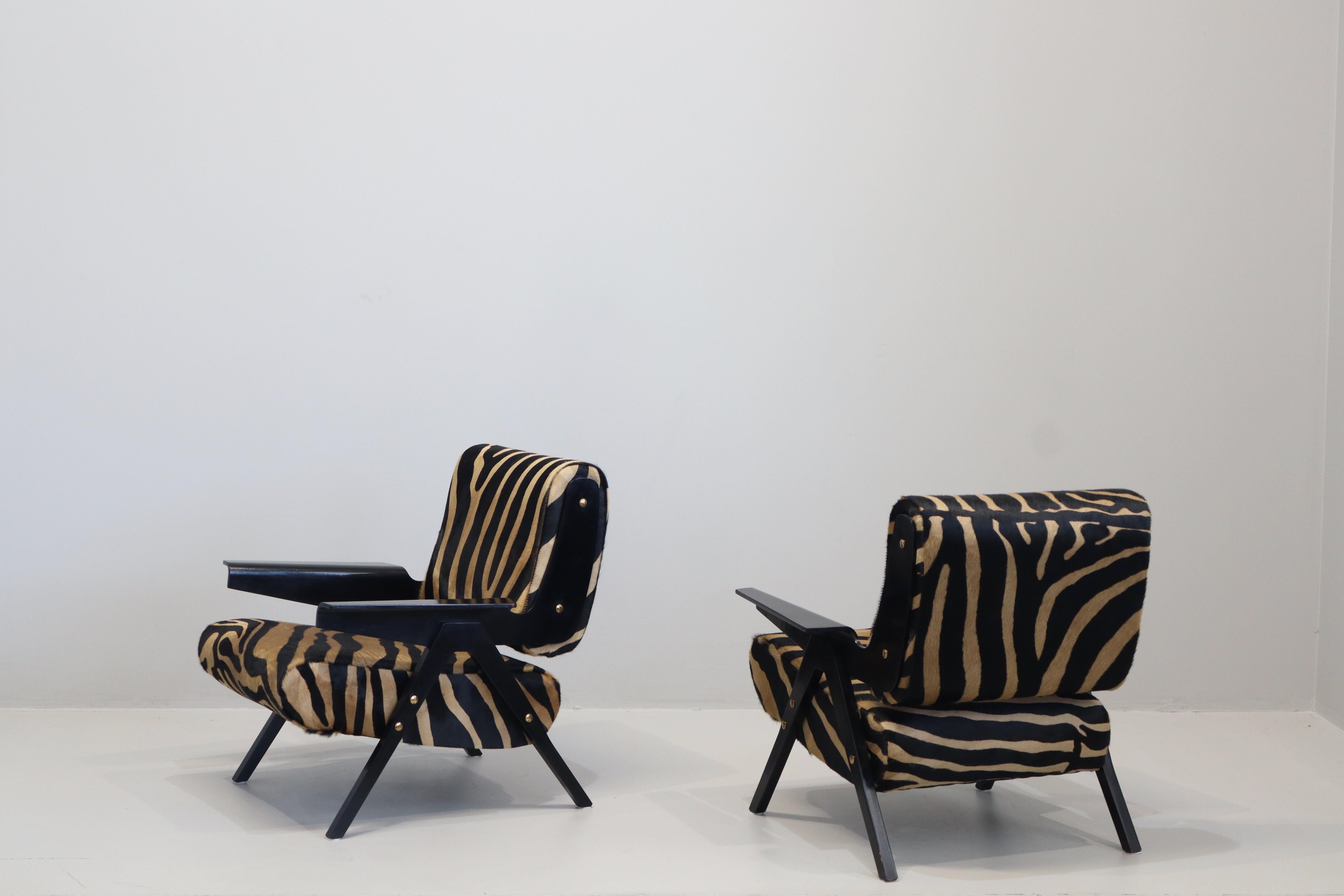 Coppia di Poltrone Gianfranco Frattini Modello 831 per Cassina, '50 in Cavallino in vendita 3