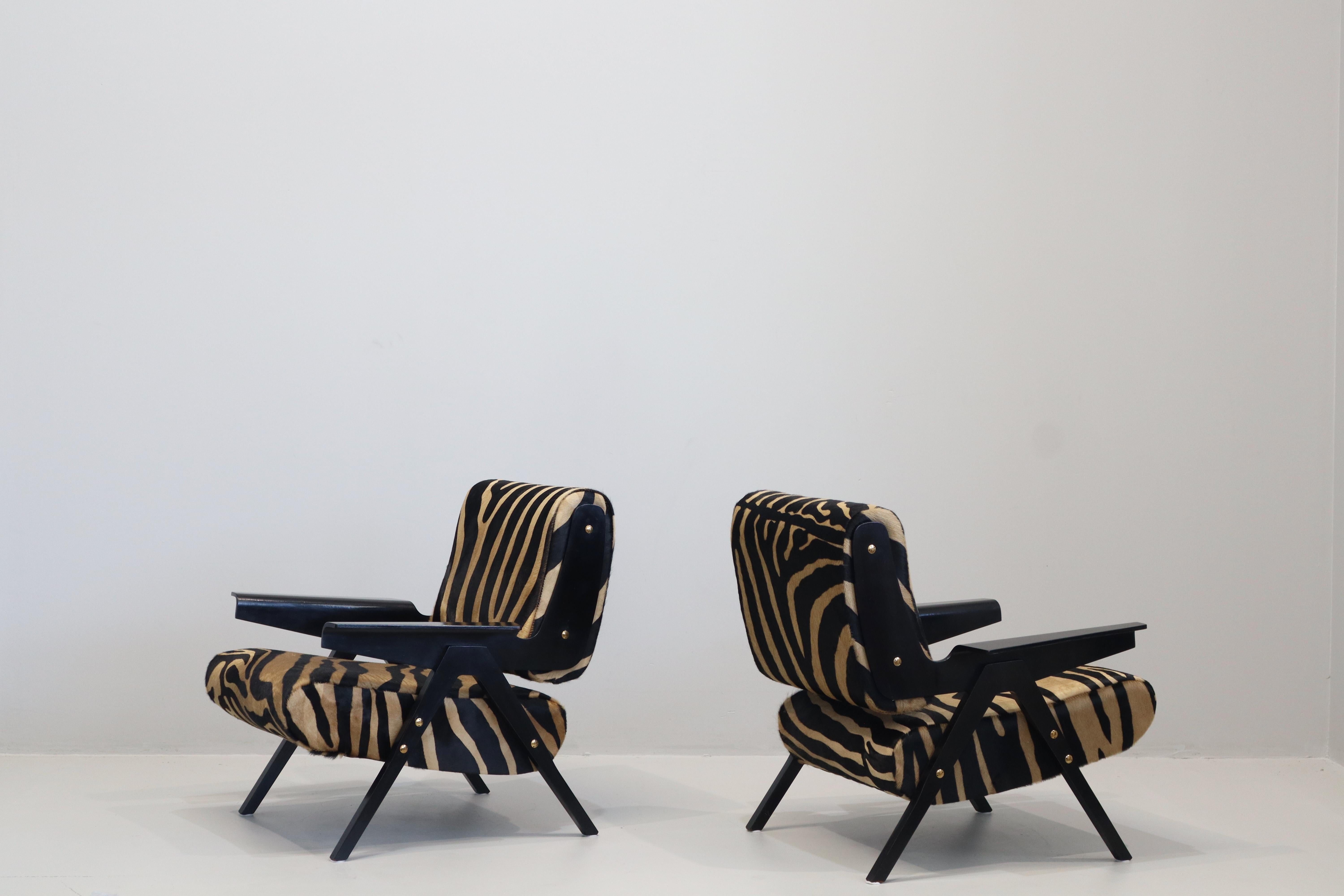 Coppia di Poltrone Gianfranco Frattini Modello 831 per Cassina, '50 in Cavallino in vendita 4