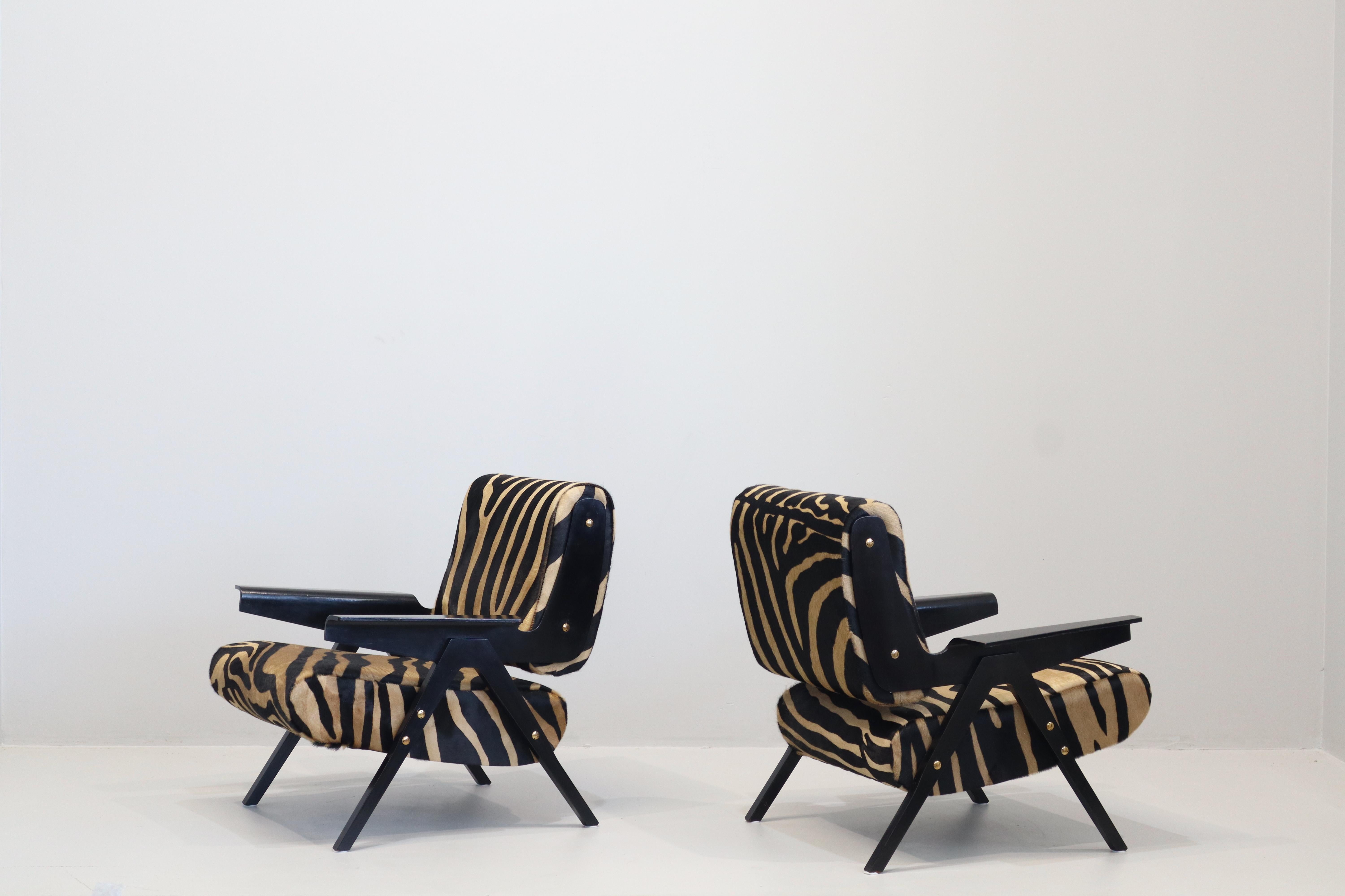 Coppia di Poltrone Gianfranco Frattini Modello 831 per Cassina, '50 in Cavallino in vendita 5