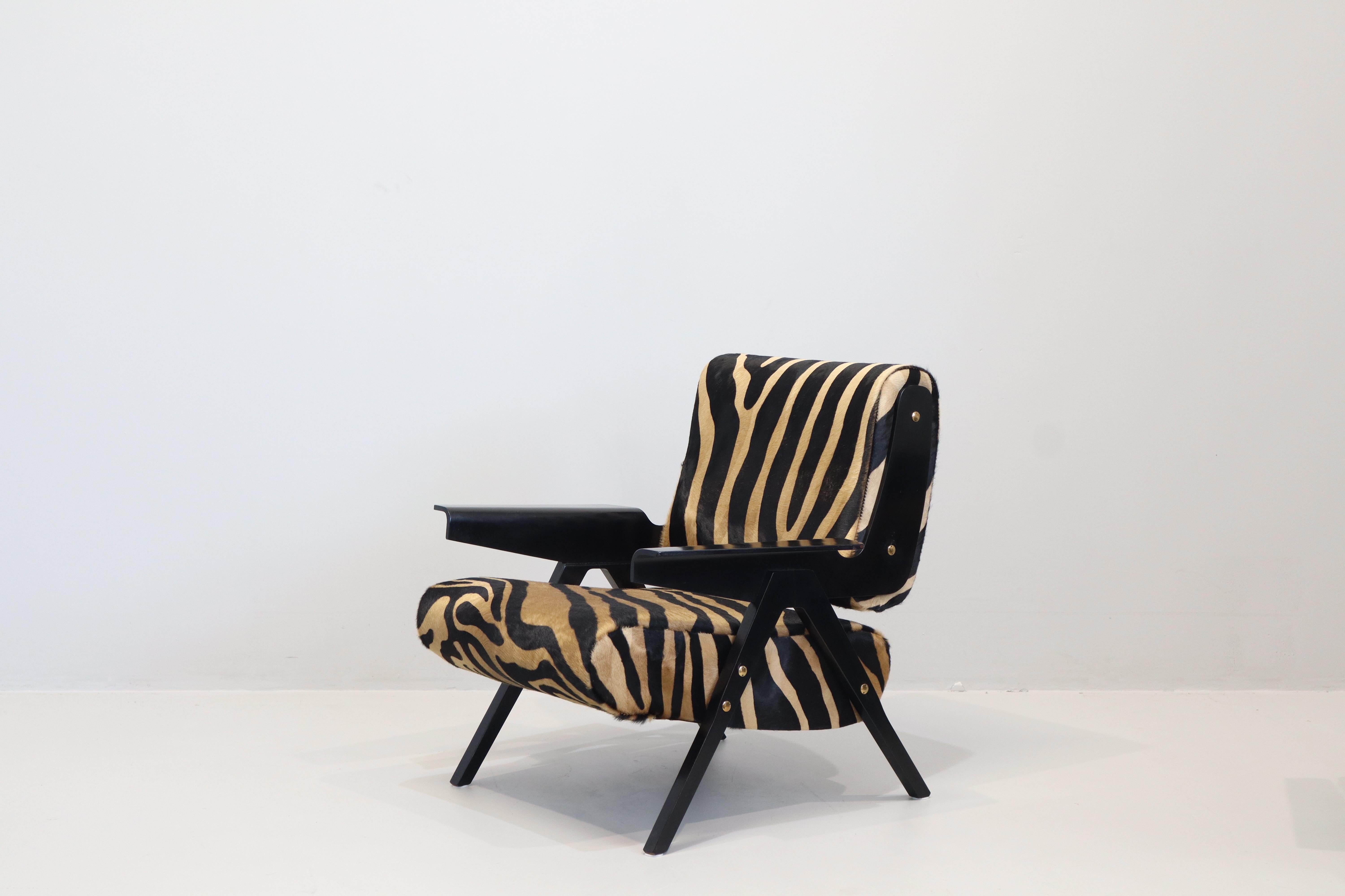 Coppia di Poltrone Gianfranco Frattini Modello 831 per Cassina, '50 in Cavallino in vendita 6