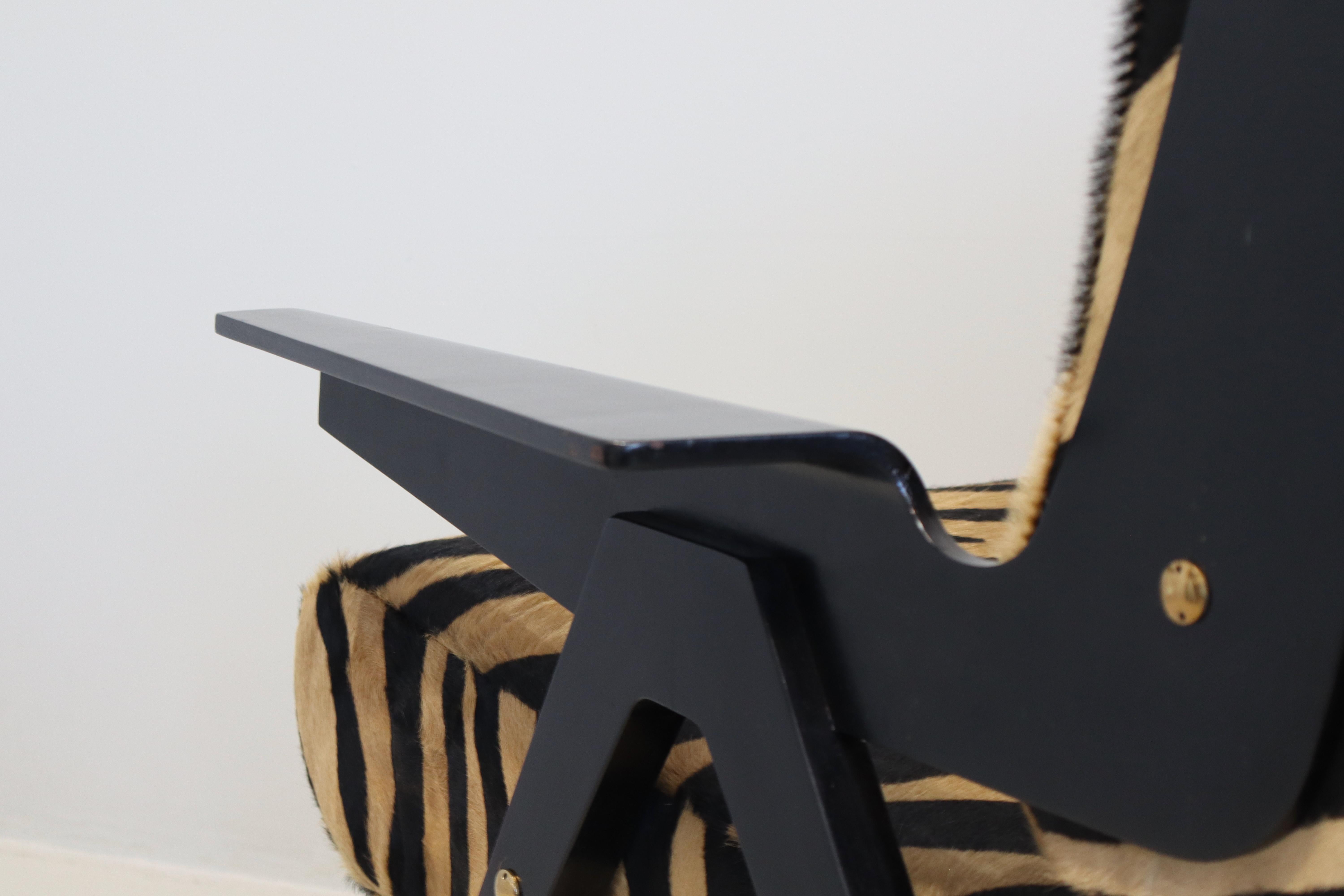 Coppia di Poltrone Gianfranco Frattini Modello 831 per Cassina, '50 in Cavallino in vendita 11