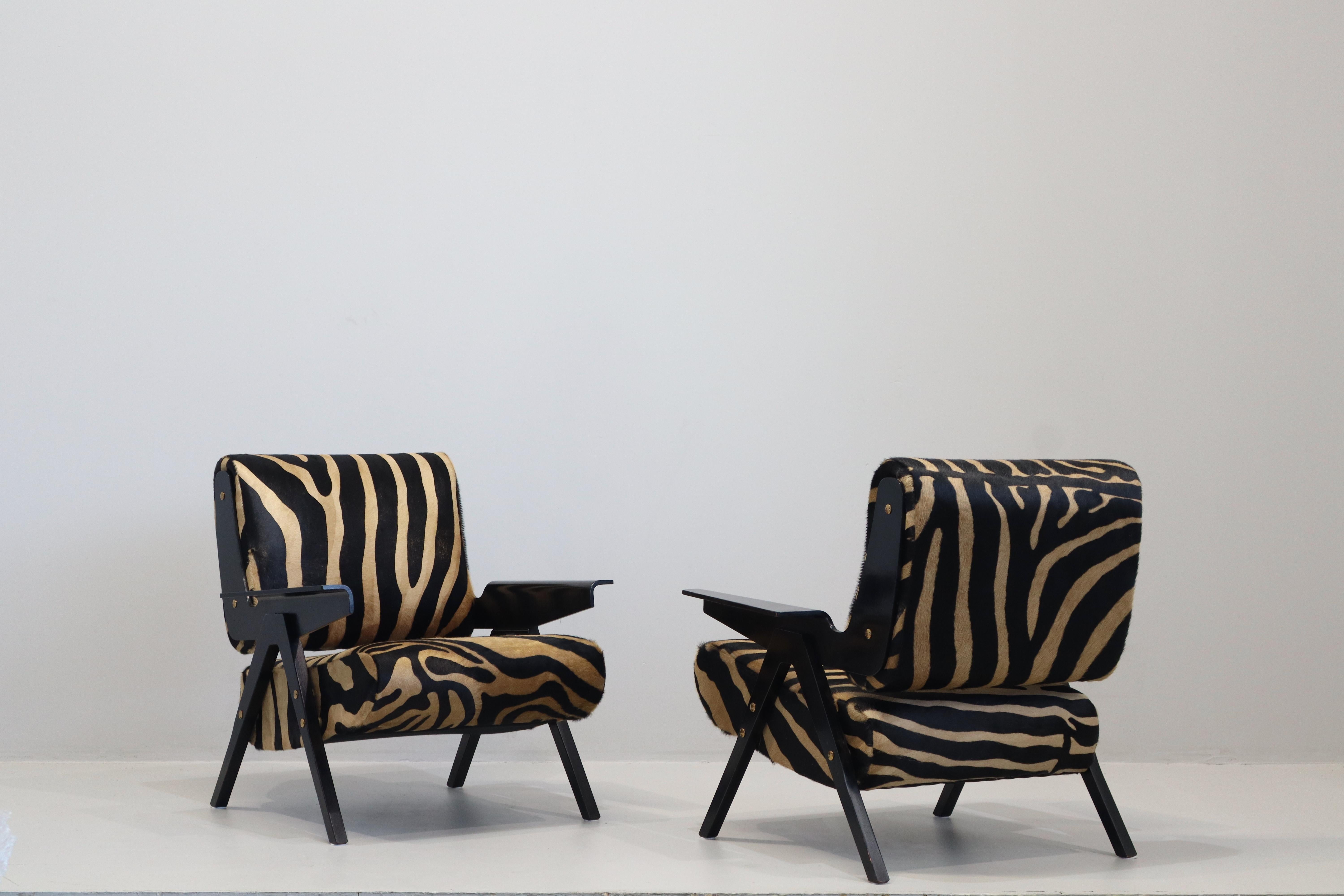 Tessile Coppia di Poltrone Gianfranco Frattini Modello 831 per Cassina, '50 in Cavallino in vendita