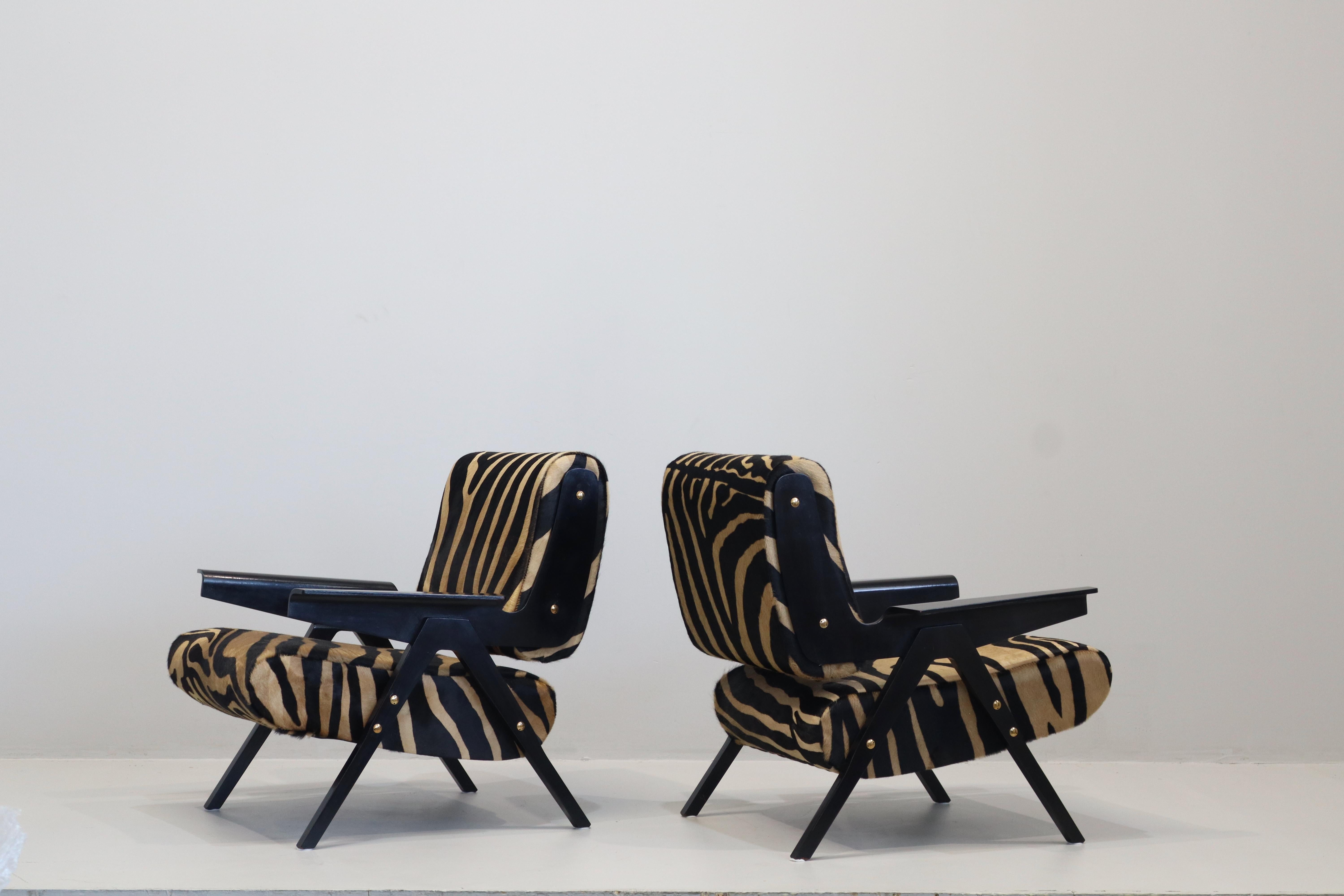 Coppia di Poltrone Gianfranco Frattini Modello 831 per Cassina, '50 in Cavallino in vendita 1