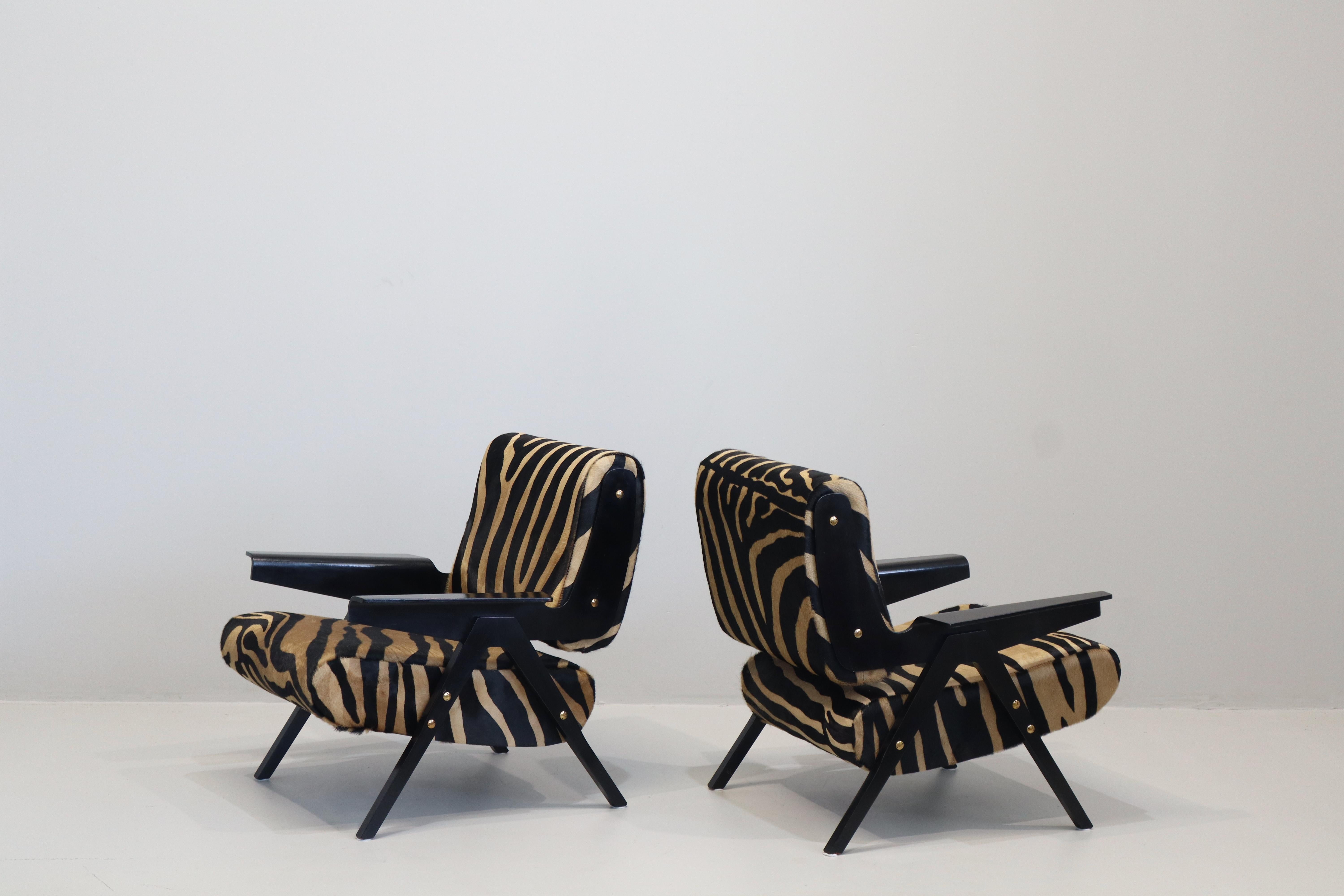 Coppia di Poltrone Gianfranco Frattini Modello 831 per Cassina, '50 in Cavallino in vendita 2