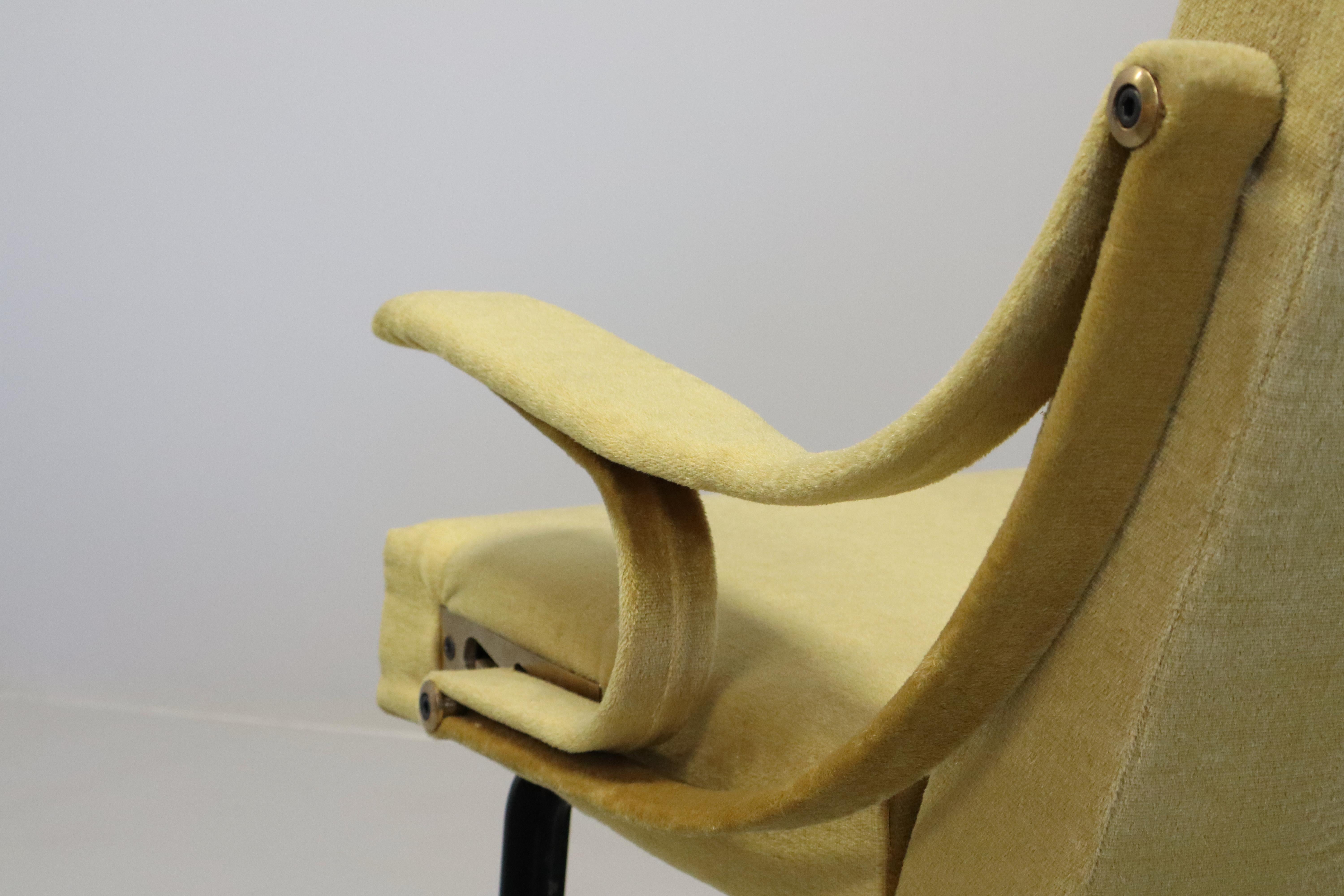 Pair of Ignazio Gardella Digamma armchairs for Gavina Italia, 1960s For Sale 7