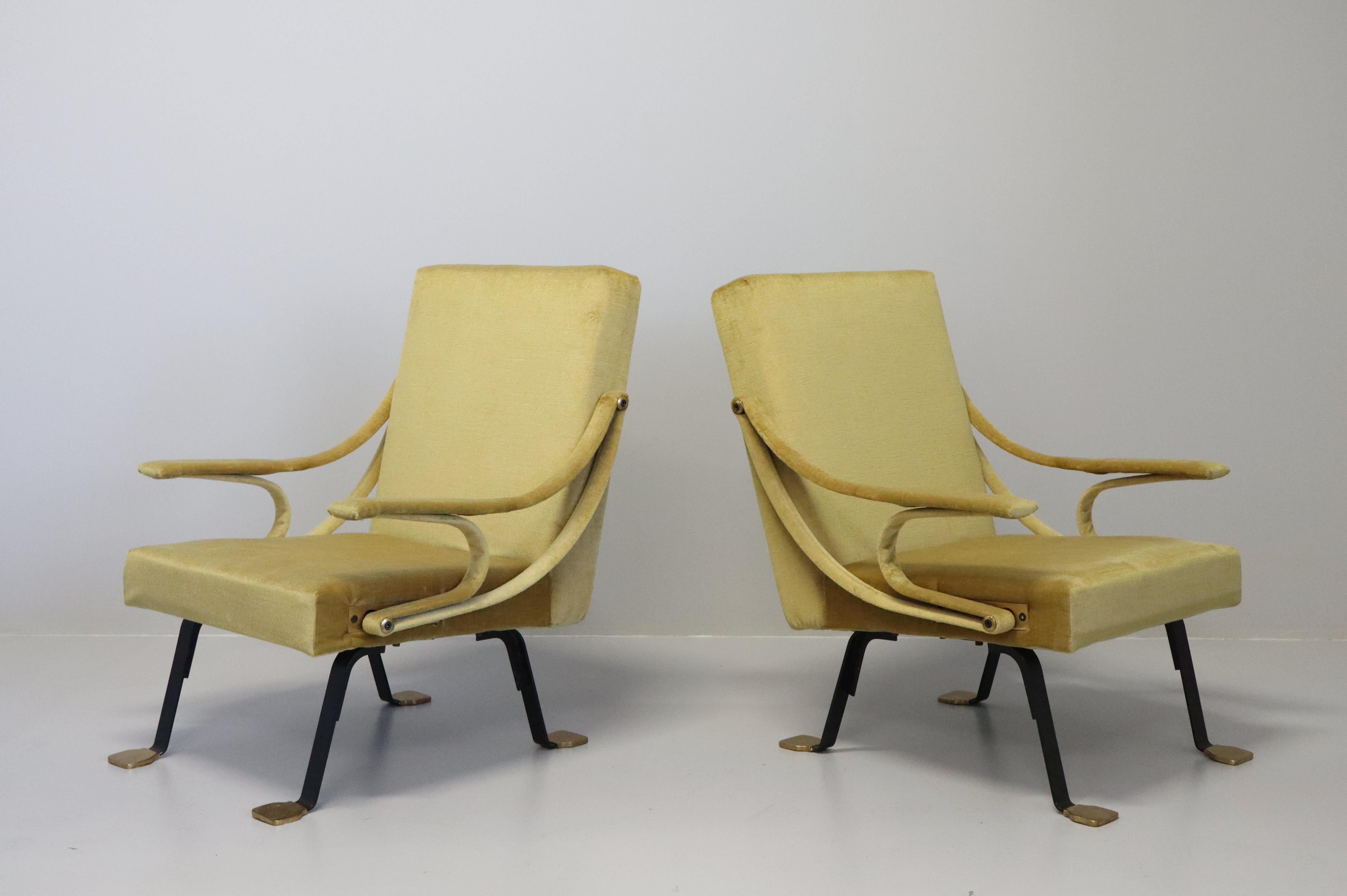 Mid-Century Modern Pair of Ignazio Gardella Digamma armchairs for Gavina Italia, 1960s For Sale