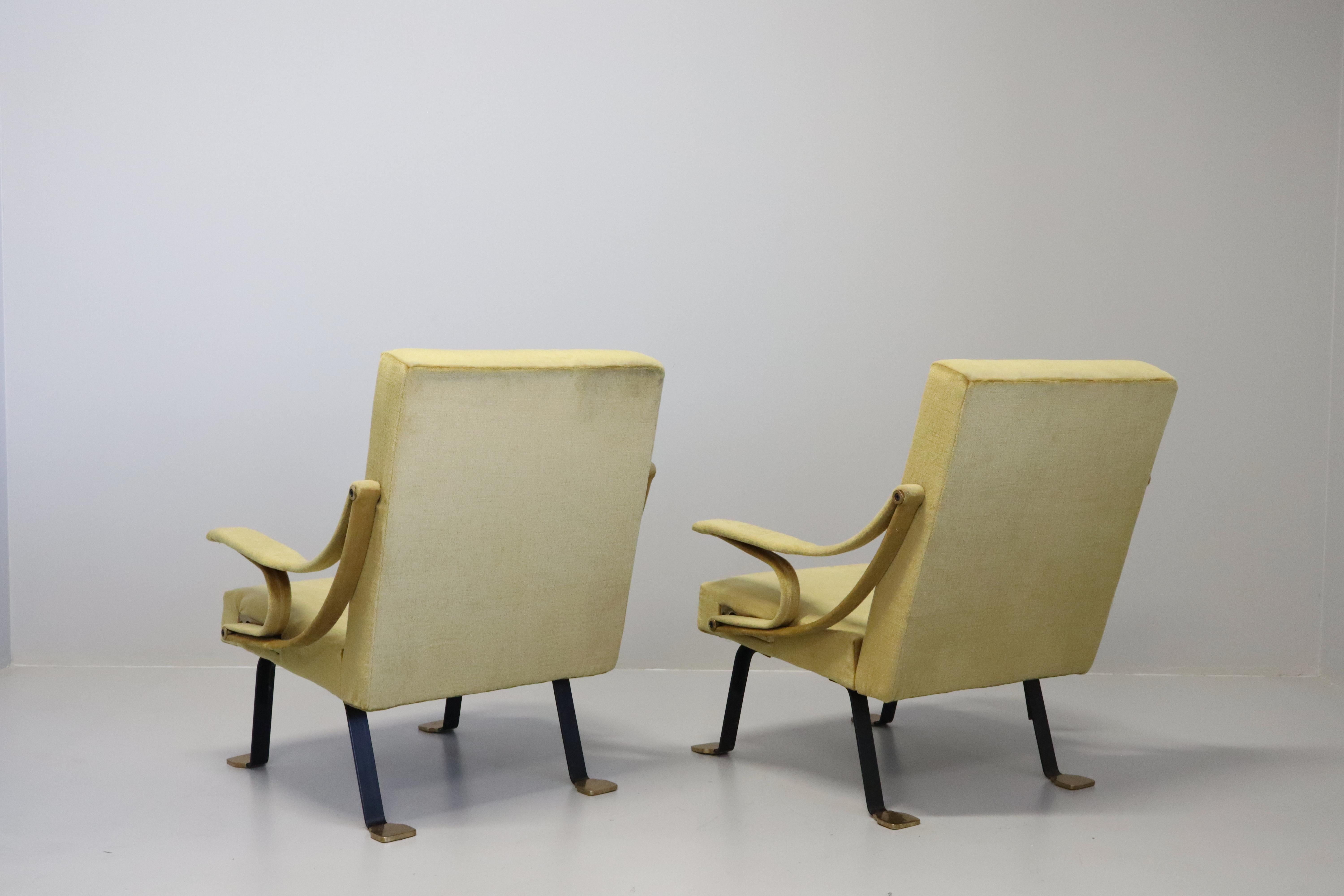 Italian Pair of Ignazio Gardella Digamma armchairs for Gavina Italia, 1960s For Sale