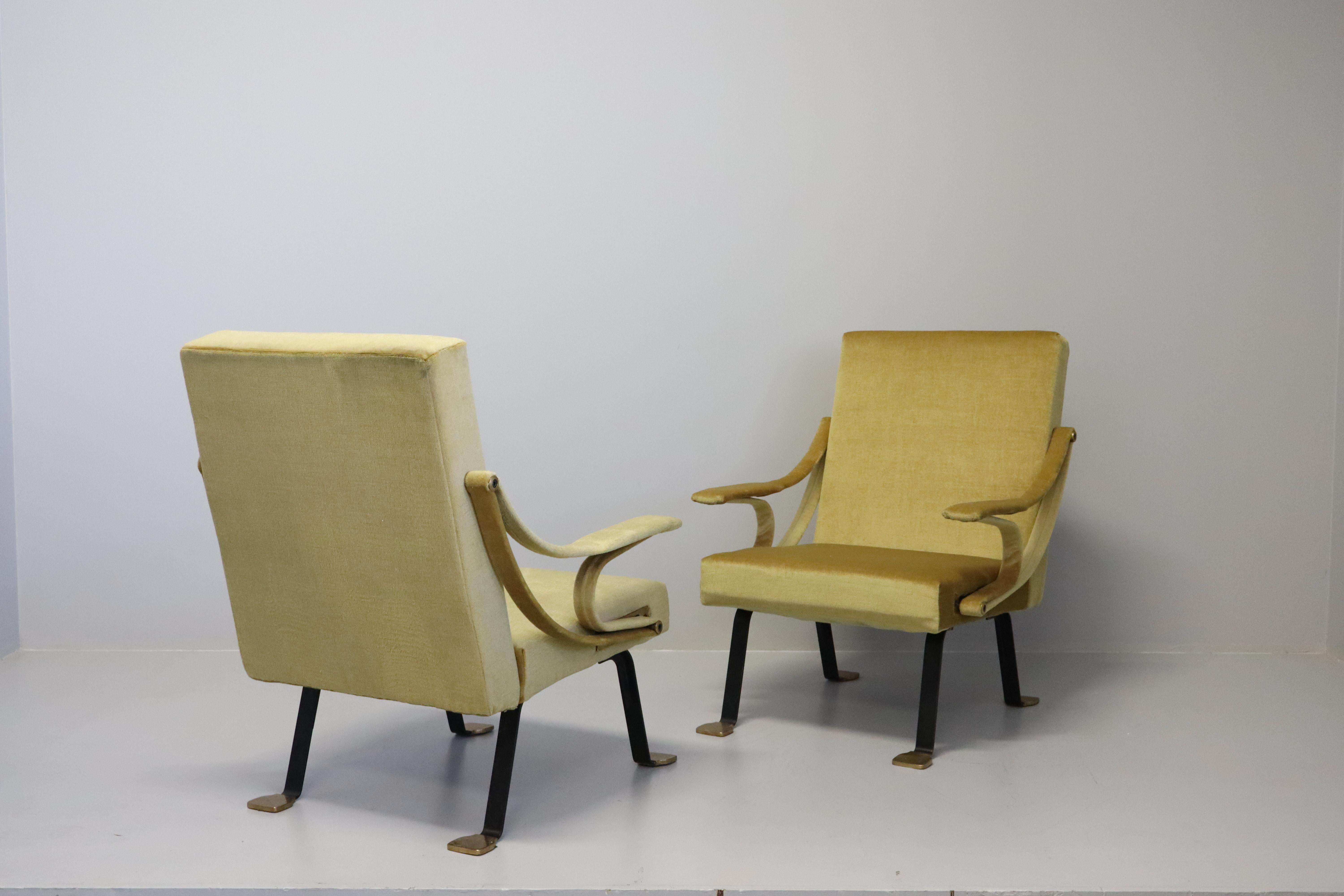 Pair of Ignazio Gardella Digamma armchairs for Gavina Italia, 1960s In Excellent Condition For Sale In Rovereta, SM